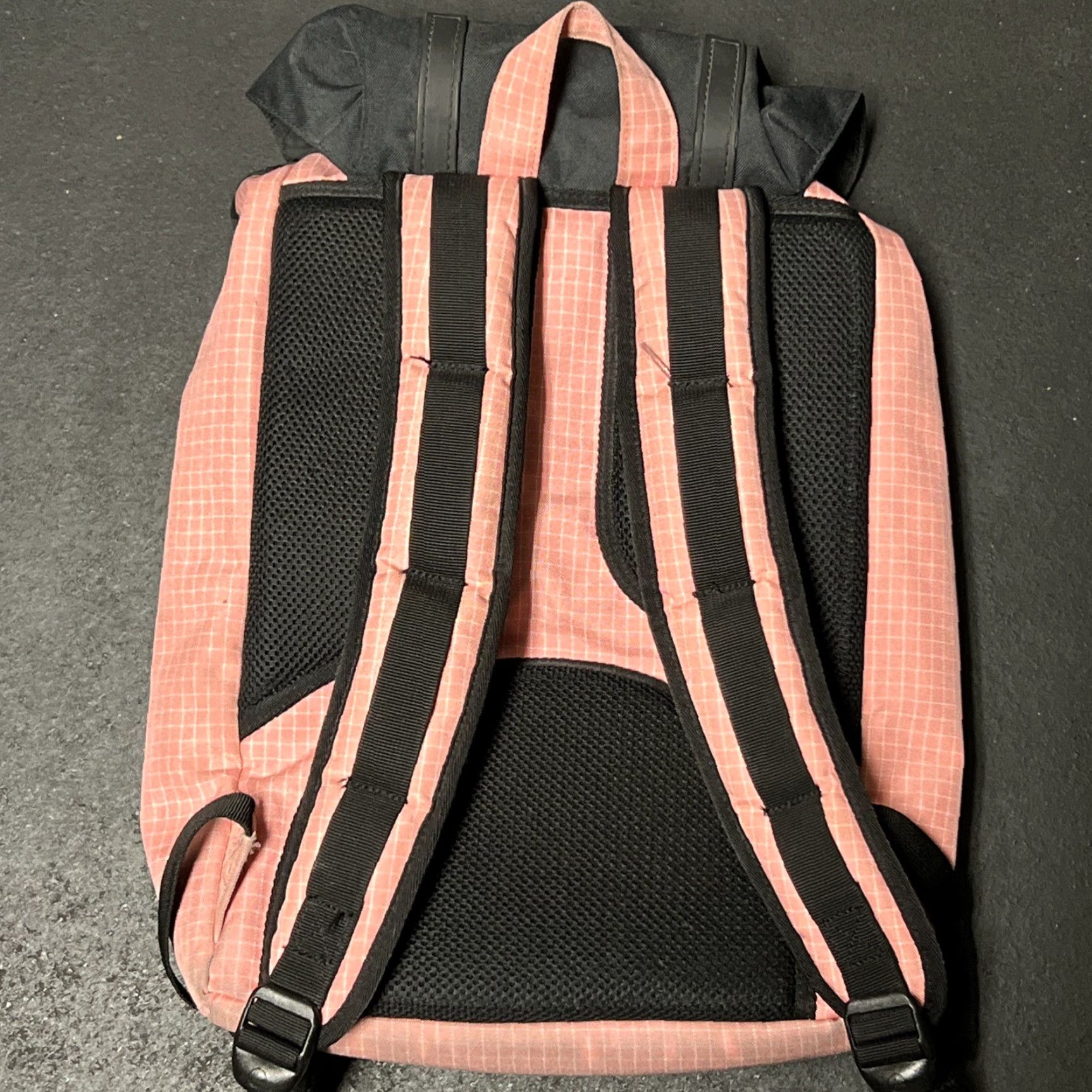 Vintage HERSCHEL Little America Mid-Volume Backpack, Strawberry Black, Unisex Adults, 17L, Classic, Adjustable Straps, Laptop Sleeve Size ONE SIZE - 4 Thumbnail