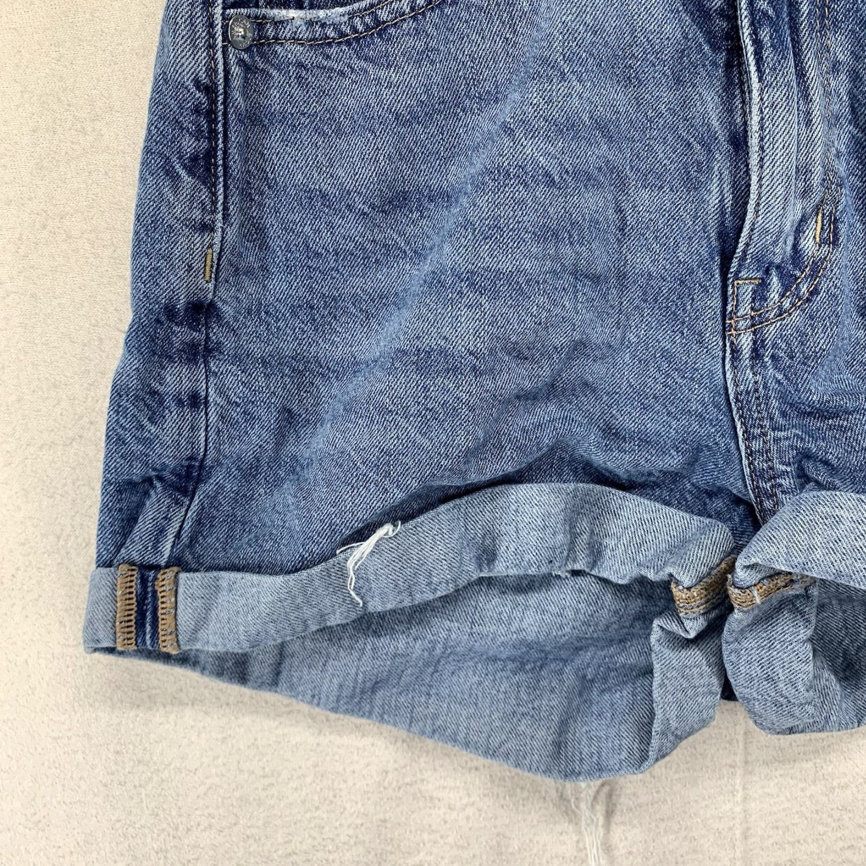 American Eagle Outfitters American Eagle Outfitters Bottoms Mom Short 00 Size 26 Inseam 2 Denim Blue Stretch Classic 90s Daisy Logo Zipper Button Vintage Size 24" / US 00 / IT 34 - 6 Thumbnail