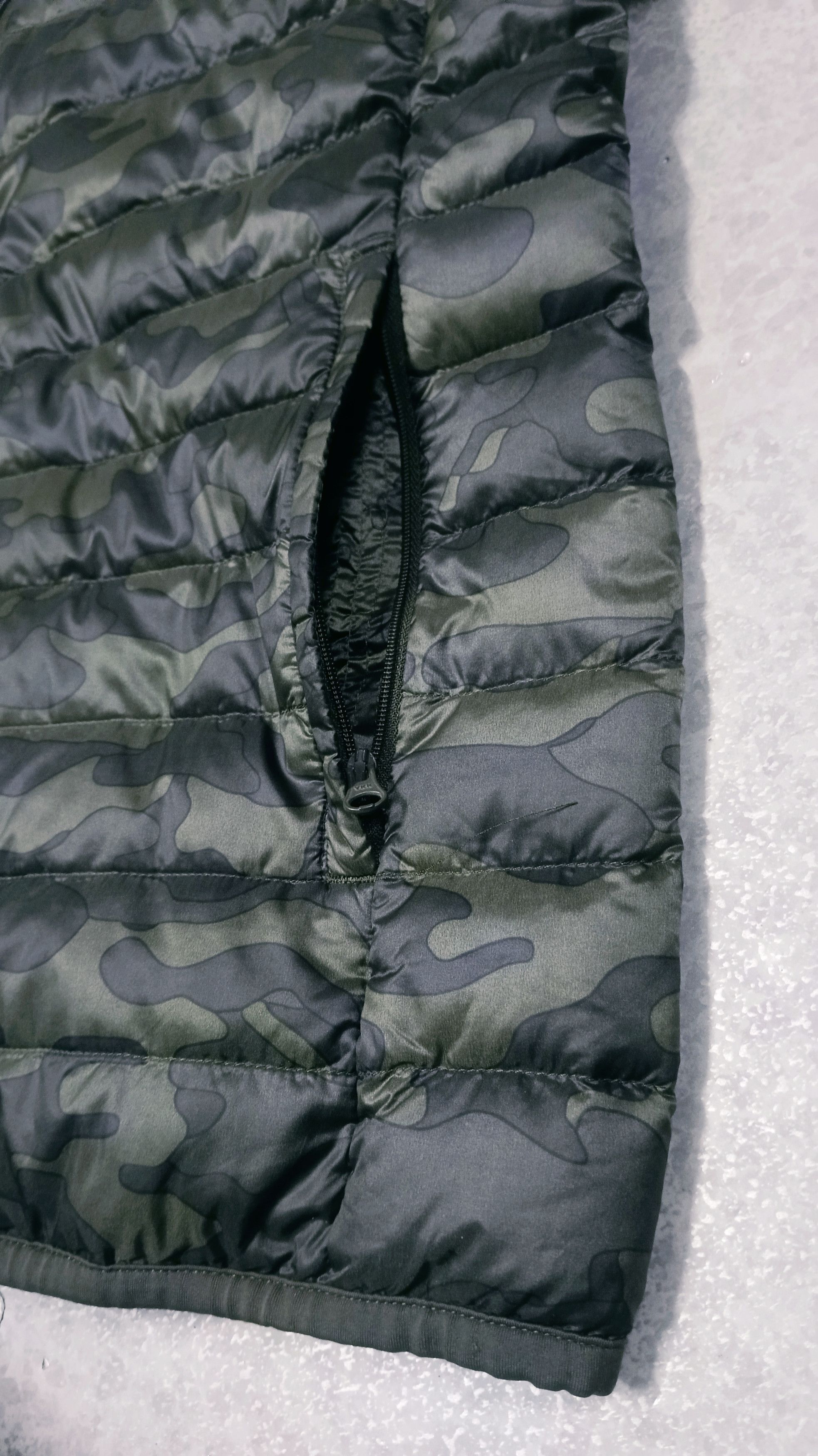 Uniqlo Uniqlo Camouflage Light Down Jacket Size US M / EU 48-50 / 2 - 5 Thumbnail