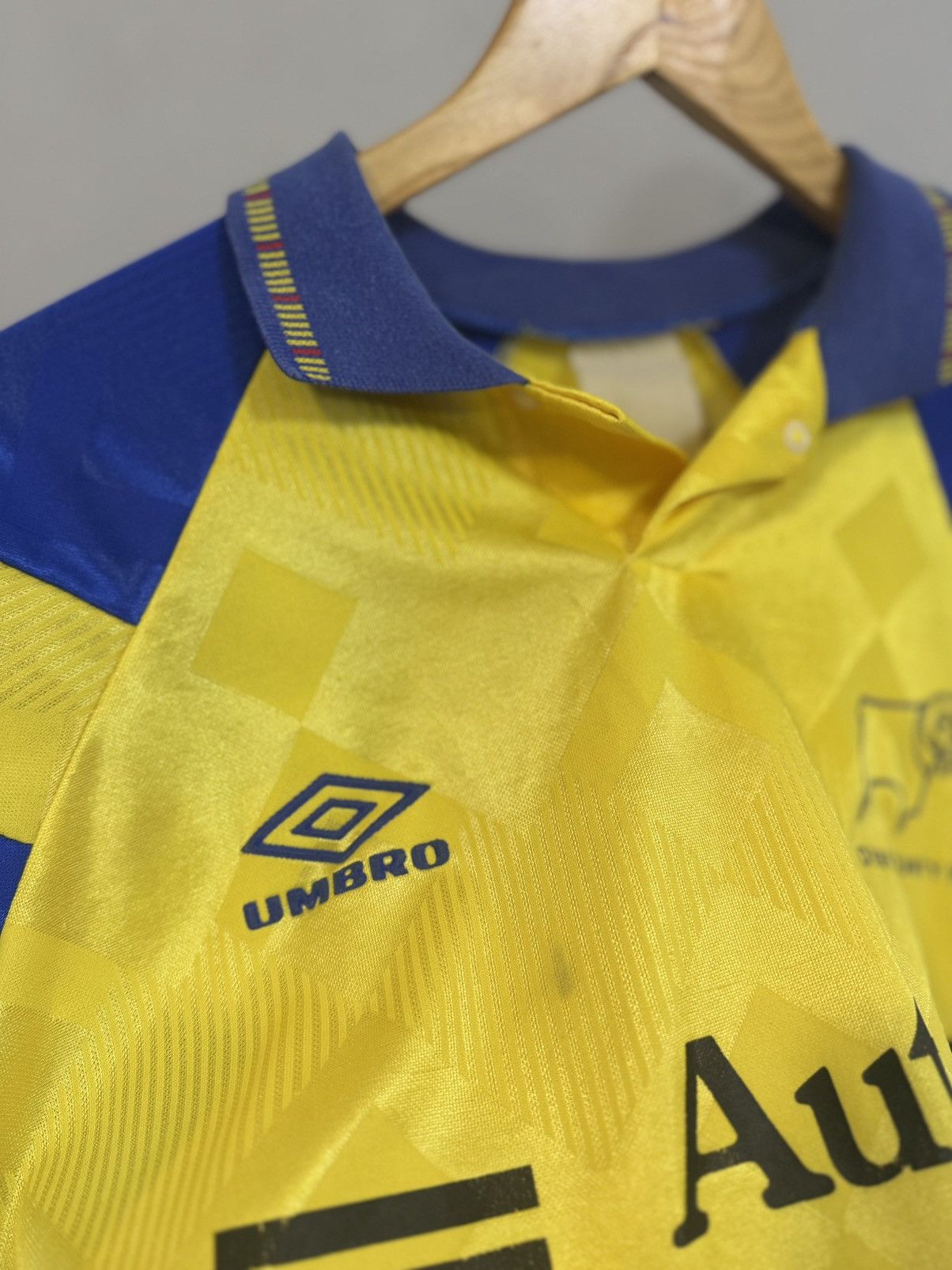 Umbro VINTAGE DERBY COUNTY 1992-1993 FOOTBALL AWAY SHIRT UMBRO Size US XL / EU 56 / 4 - 12 Thumbnail