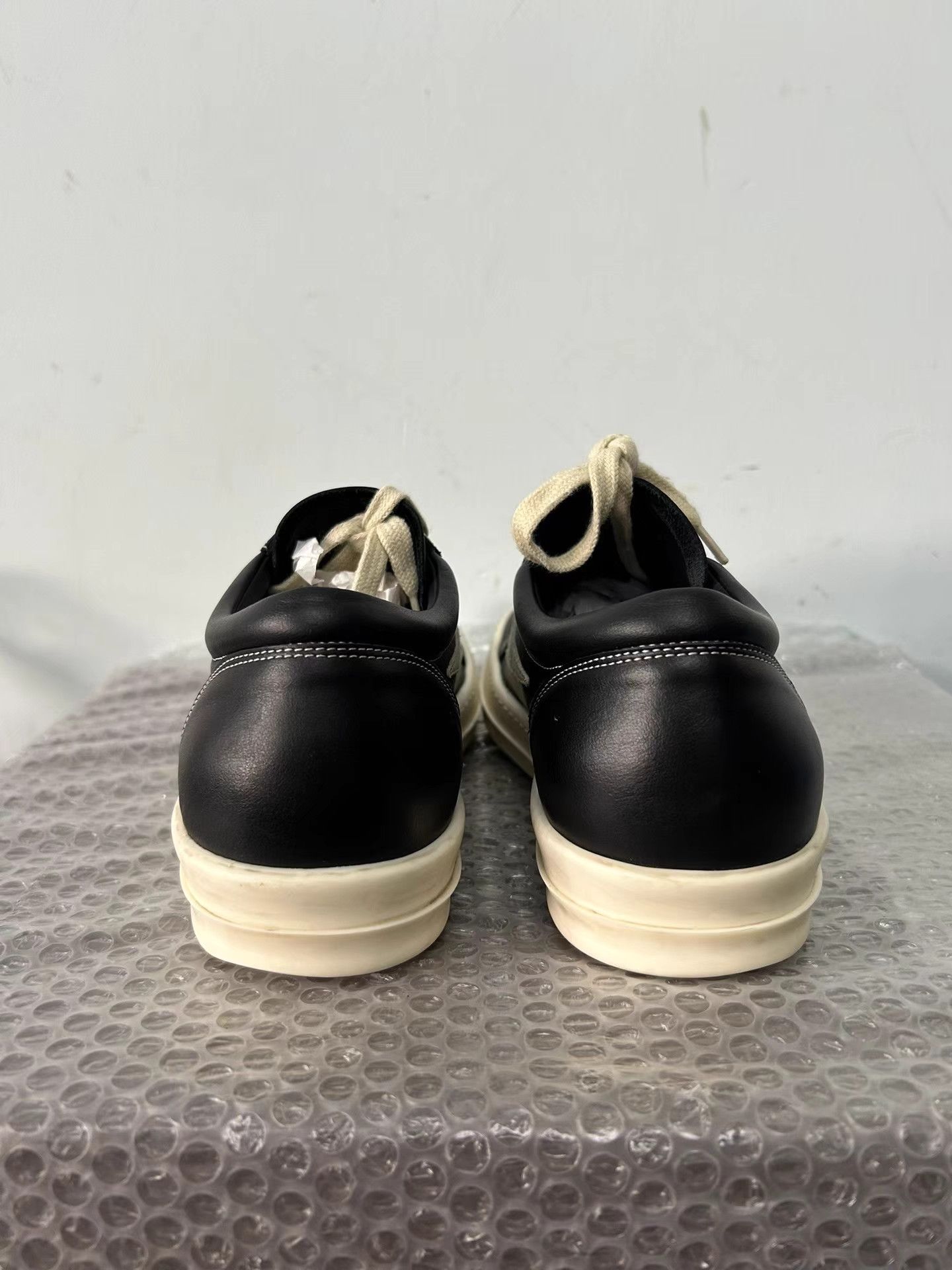 Rick Owens Rick Owens First-Generation Cowhide Leather Low Top Sneakers Size US 8 / EU 41 - 4 Thumbnail