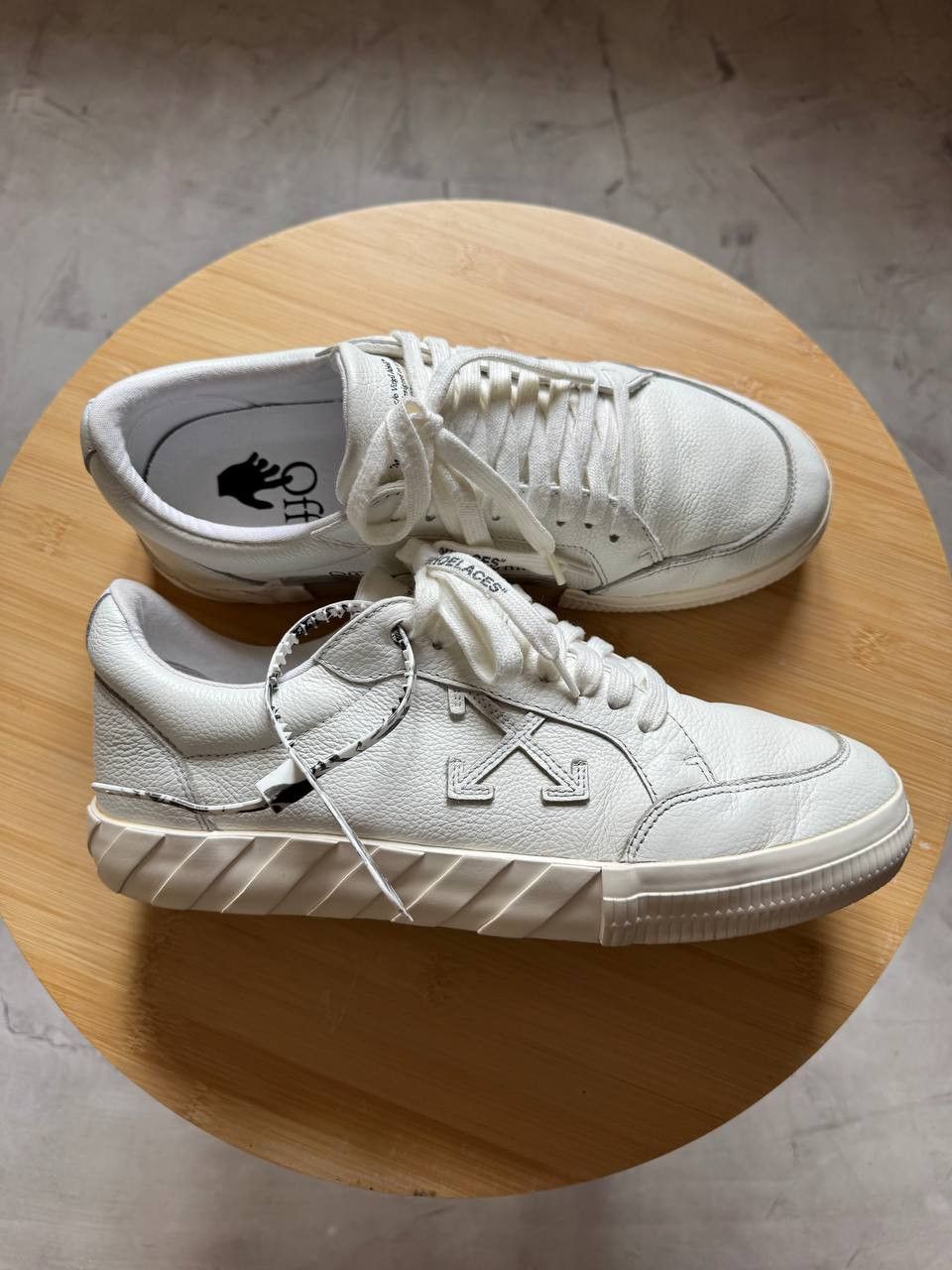 Off-White Off-white vulk low top leather sneakers Size US 10.5 / EU 43-44 - 4 Thumbnail