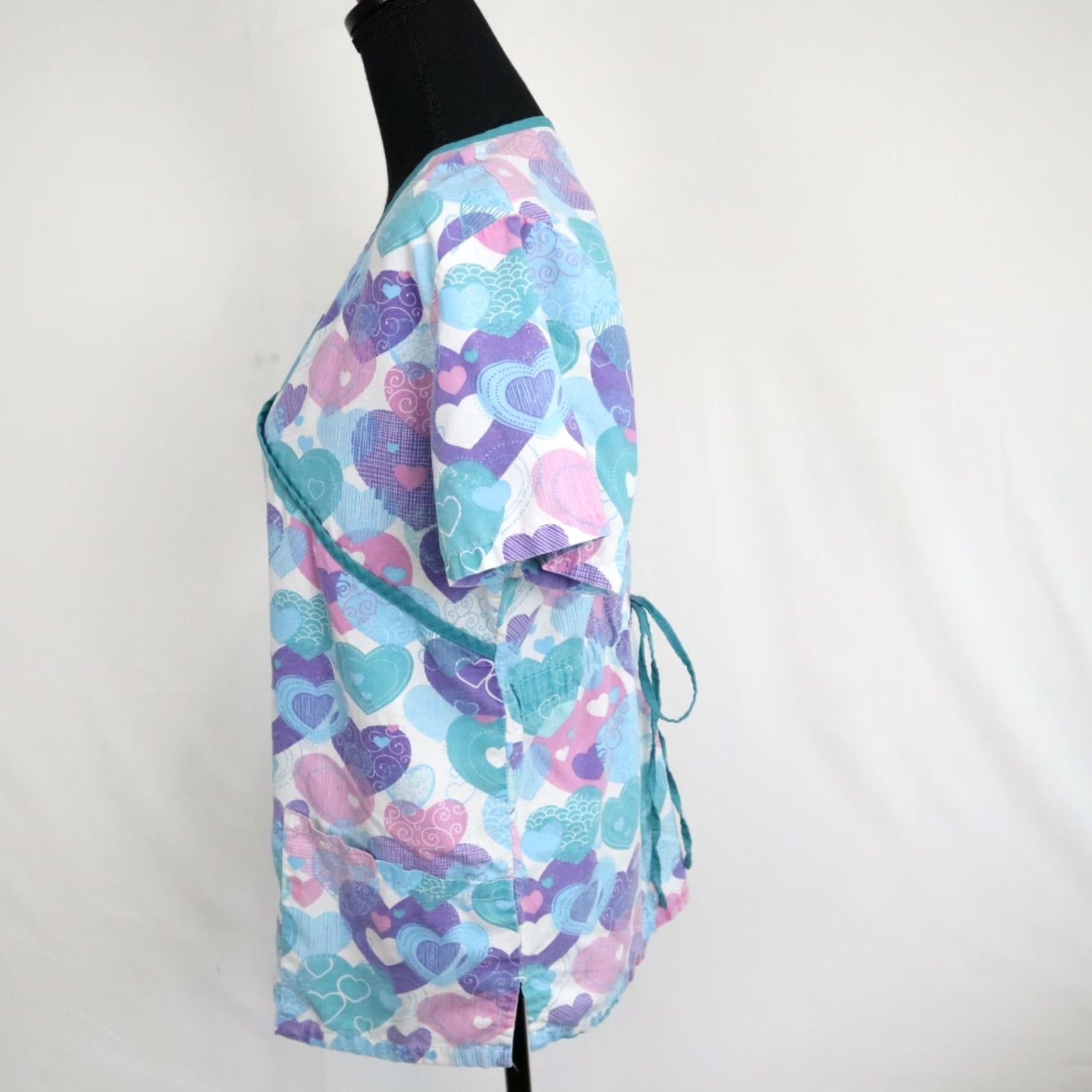 Vintage Tab NY Scrub Top Womens Medium Medical Uniform Heart Pattern Short Sleeve Size M / US 6-8 / IT 42-44 - 2 Thumbnail