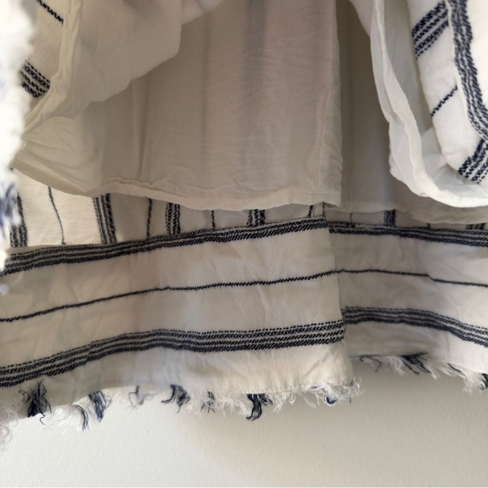 Anthropologie Anthropologie Akemi + Kin White Navy Striped Shift Dress EUC Size XS / US 0-2 / IT 36-38 - 7 Thumbnail