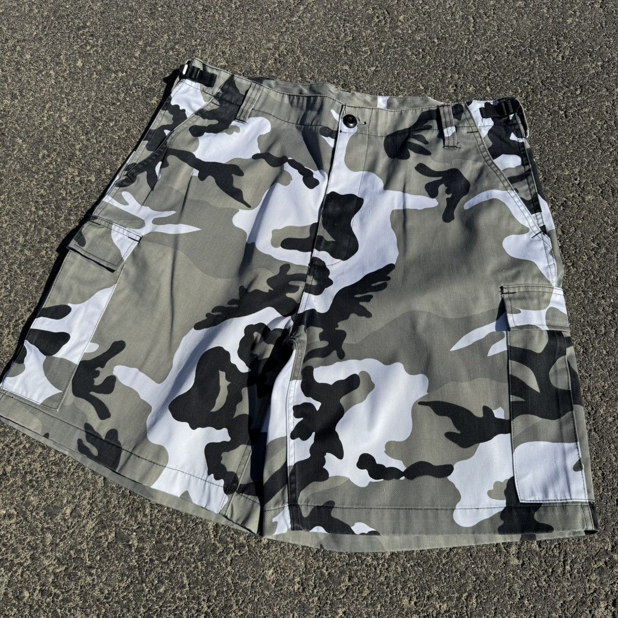 Japanese Brand Japanese Style Camo Jorts Archive avant garde y2k baggy Size US 34 / EU 50 - 2 Thumbnail