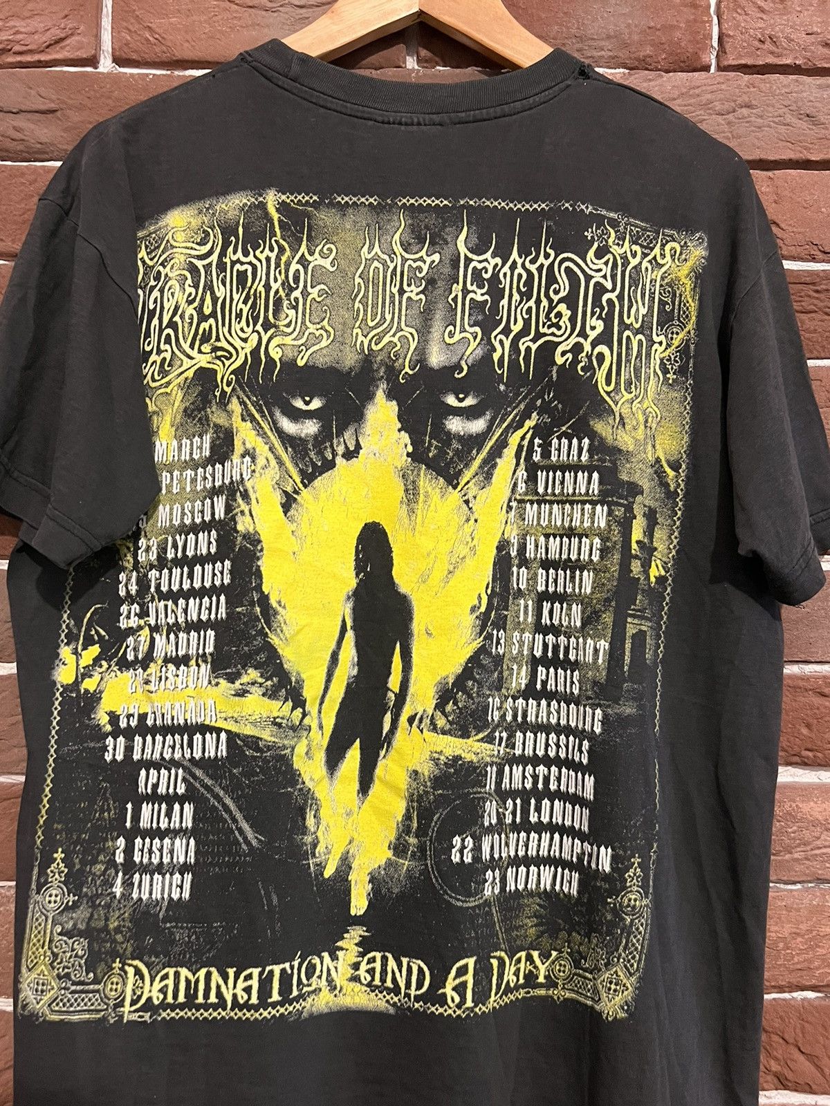 Band Tees 00s VINTAGE CRADLE OF FILTH DAMNATION AND A DAY BAND T-shirt Size US L / EU 52-54 / 3 - 6 Thumbnail