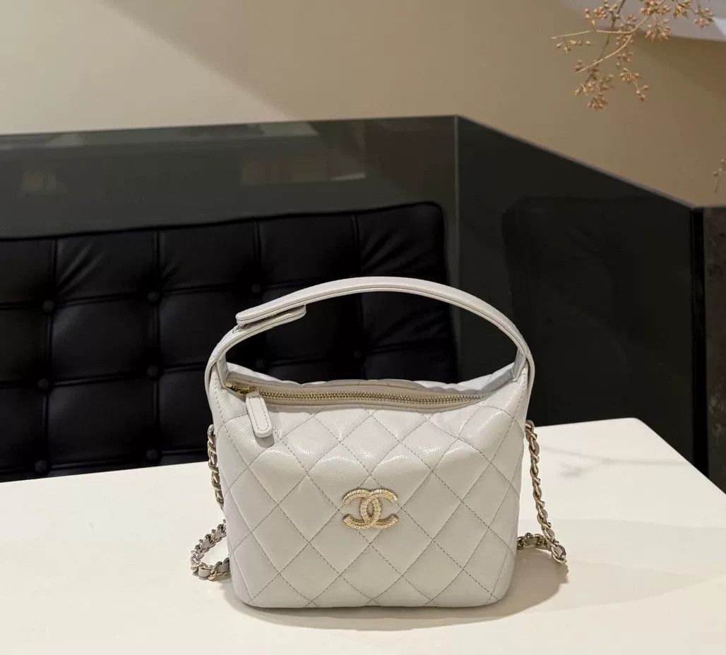 Chanel Pre-loved Bag Very good condition Size ONE SIZE - 1 Thumbnail