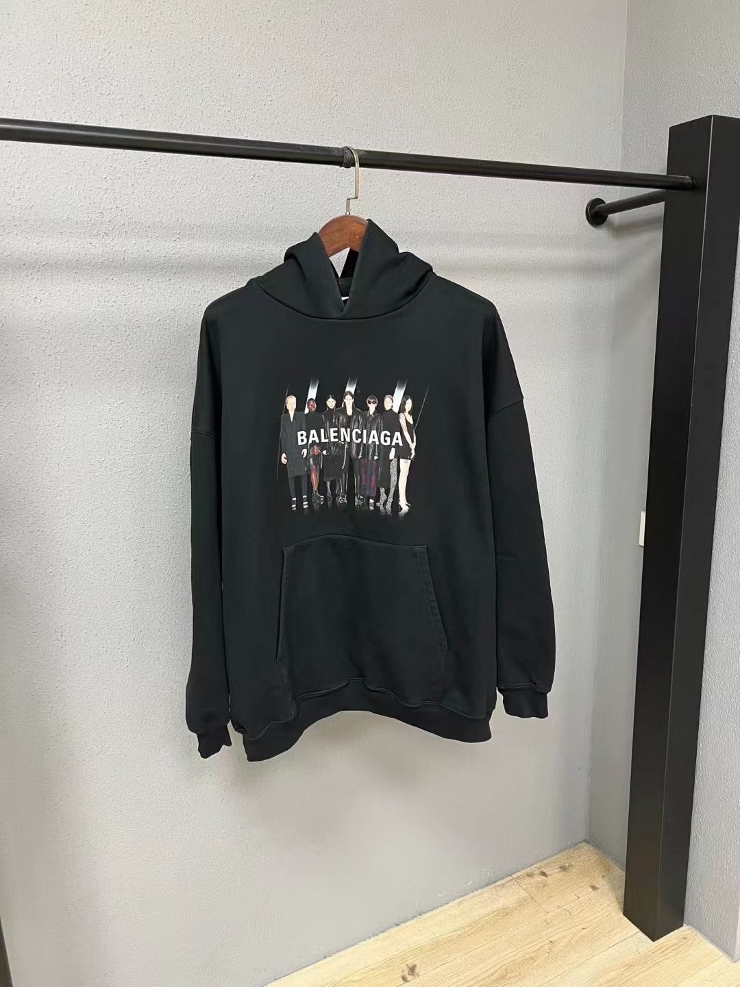 Balenciaga balenciaga black hoodie with logo Size US L / EU 52-54 / 3 - 1 Thumbnail