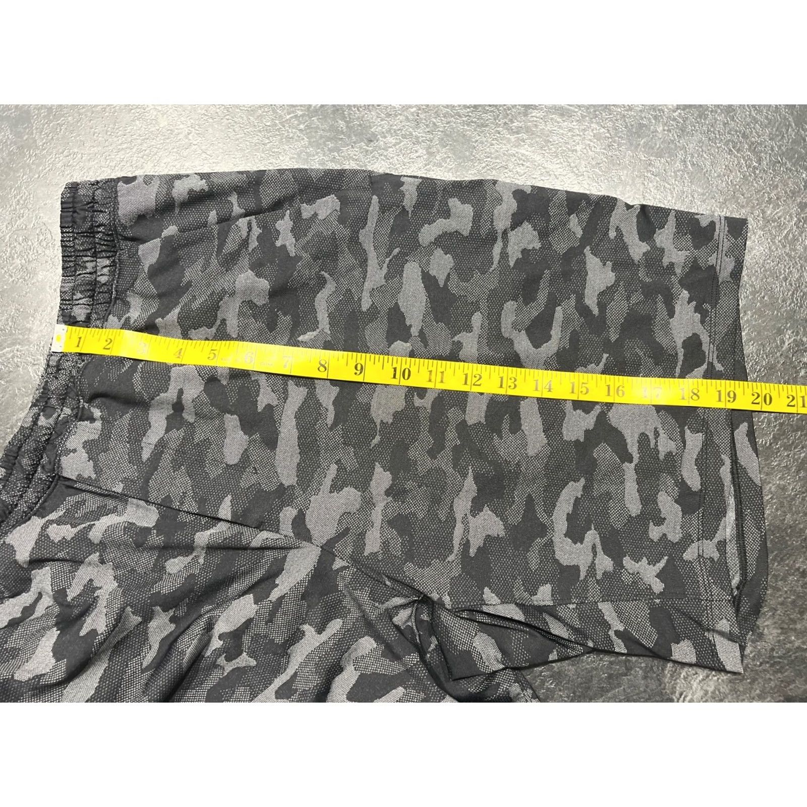 Lululemon Lululemon Mens XL Ventegated Camo Pace Breaker Lined Shorts Size US 36 / EU 52 - 6 Thumbnail