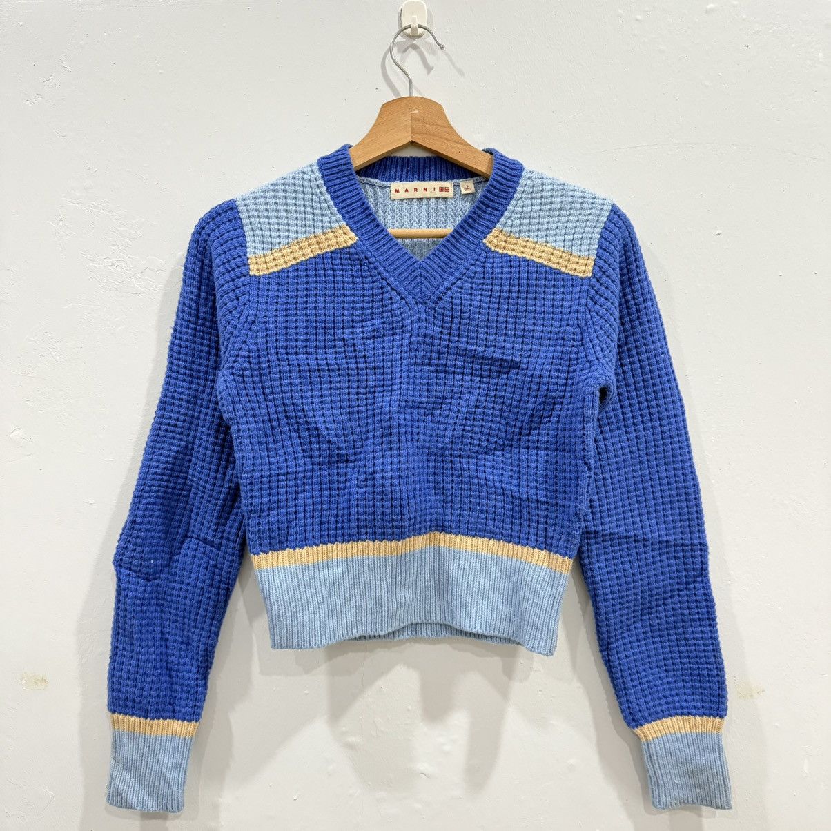 Marni × Uniqlo Marni Uniqlo Knit Sweater V-Neck Size S / US 4 / IT 40 - 1 Thumbnail
