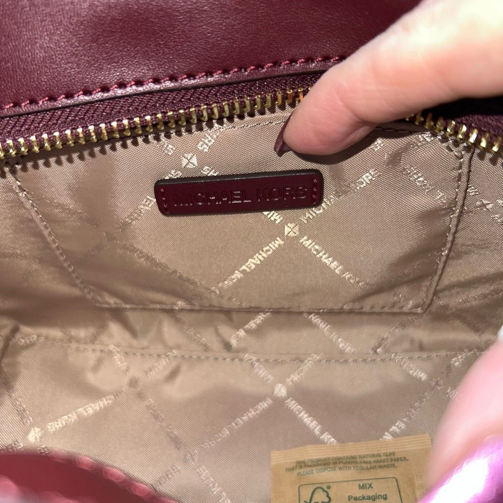 Michael Kors MICHAEL KORS JET SET SMALL ZIP CROSSBODY MK BAG 2 TONE OXBLOOD MERLOT PINK LOGO Size ONE SIZE - 9 Thumbnail