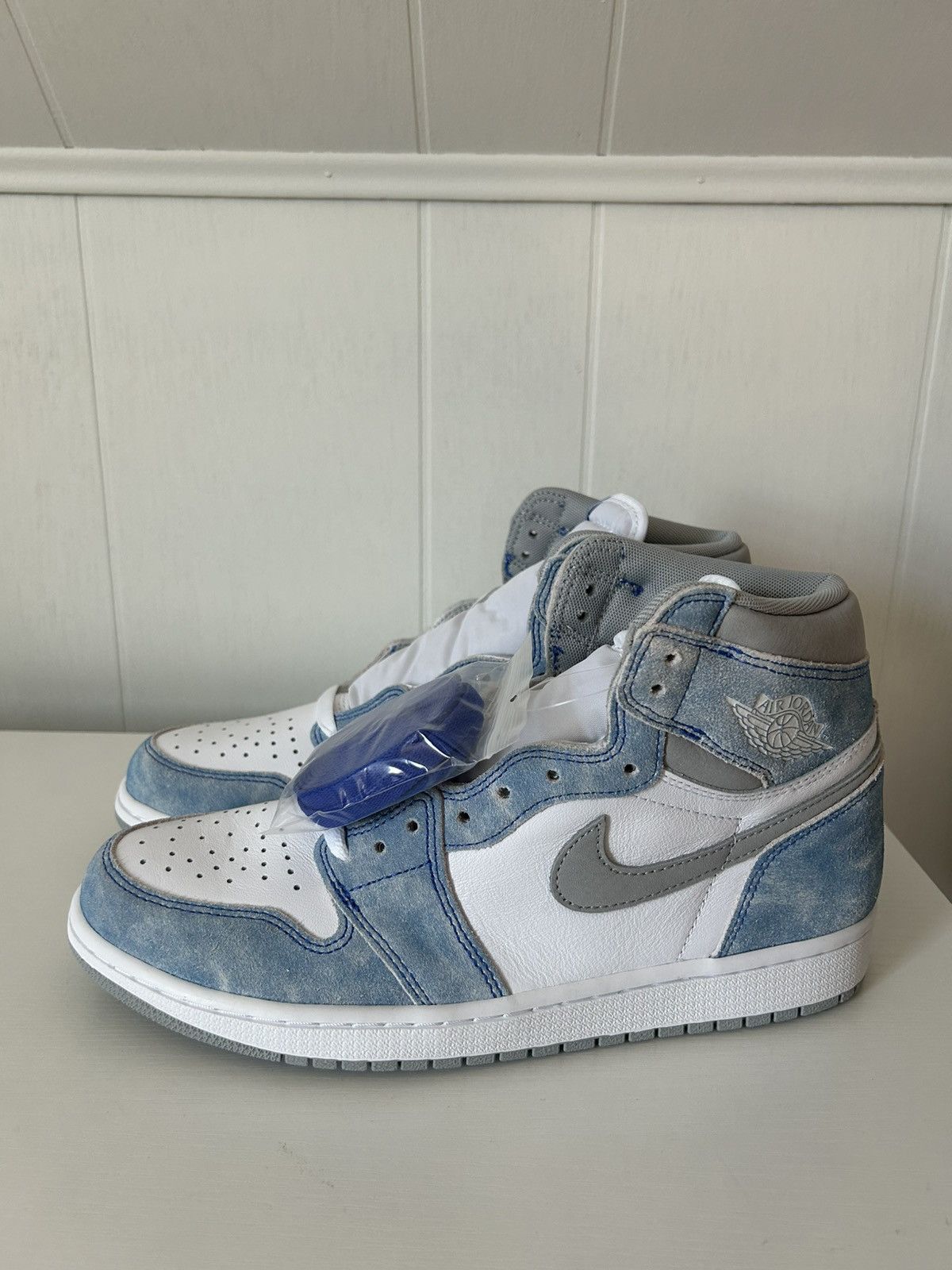 Jordan Brand Air Jordan 1 High Hyper Royal Smoke Grey Size US 10.5 / EU 43-44 - 2 Thumbnail