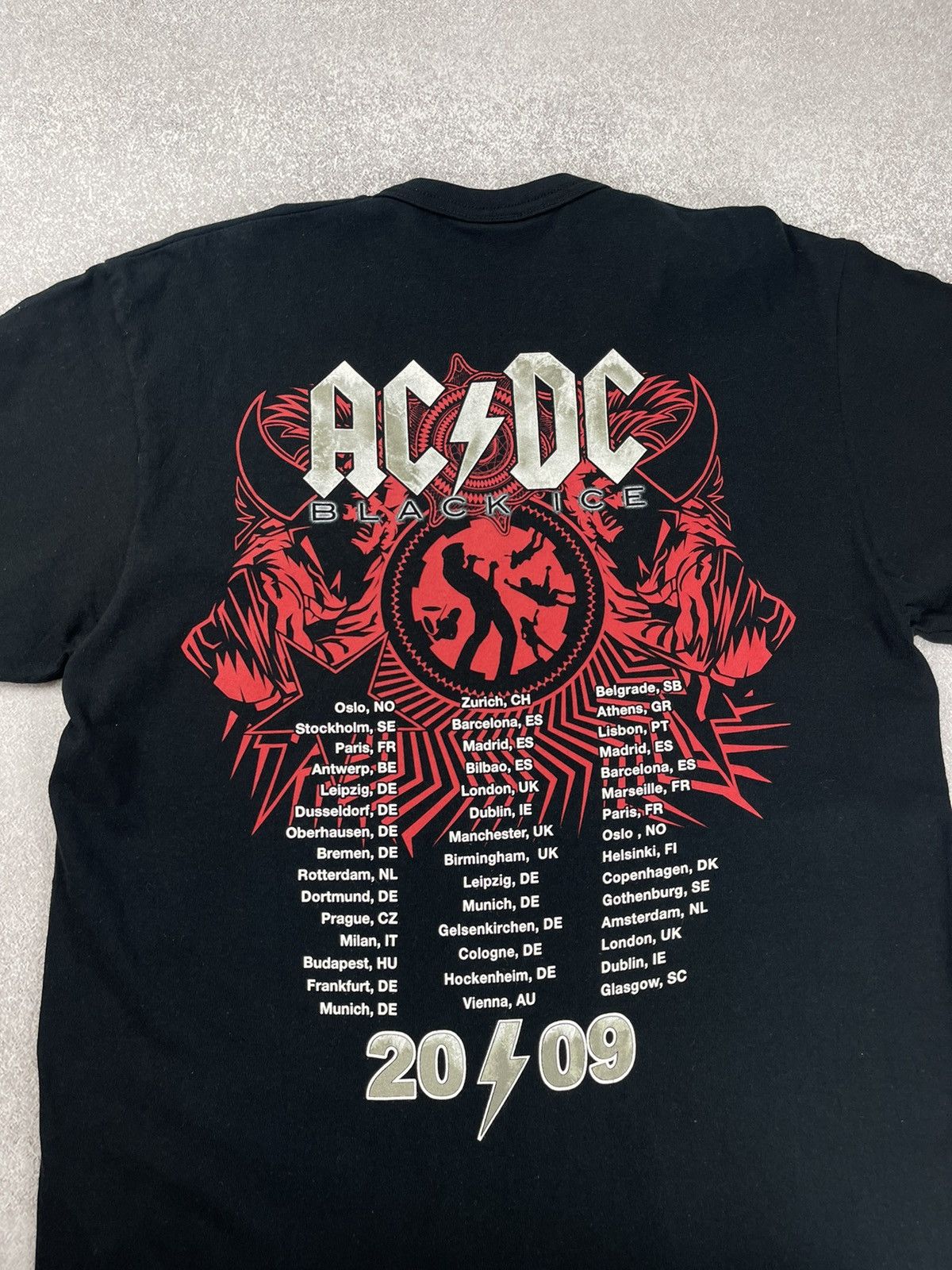 AC/DC × Band Tees × Vintage Vintage AC/DC Black Ice Tour Rock Band T-Shirt Size M Size US M / EU 48-50 / 2 - 7 Thumbnail