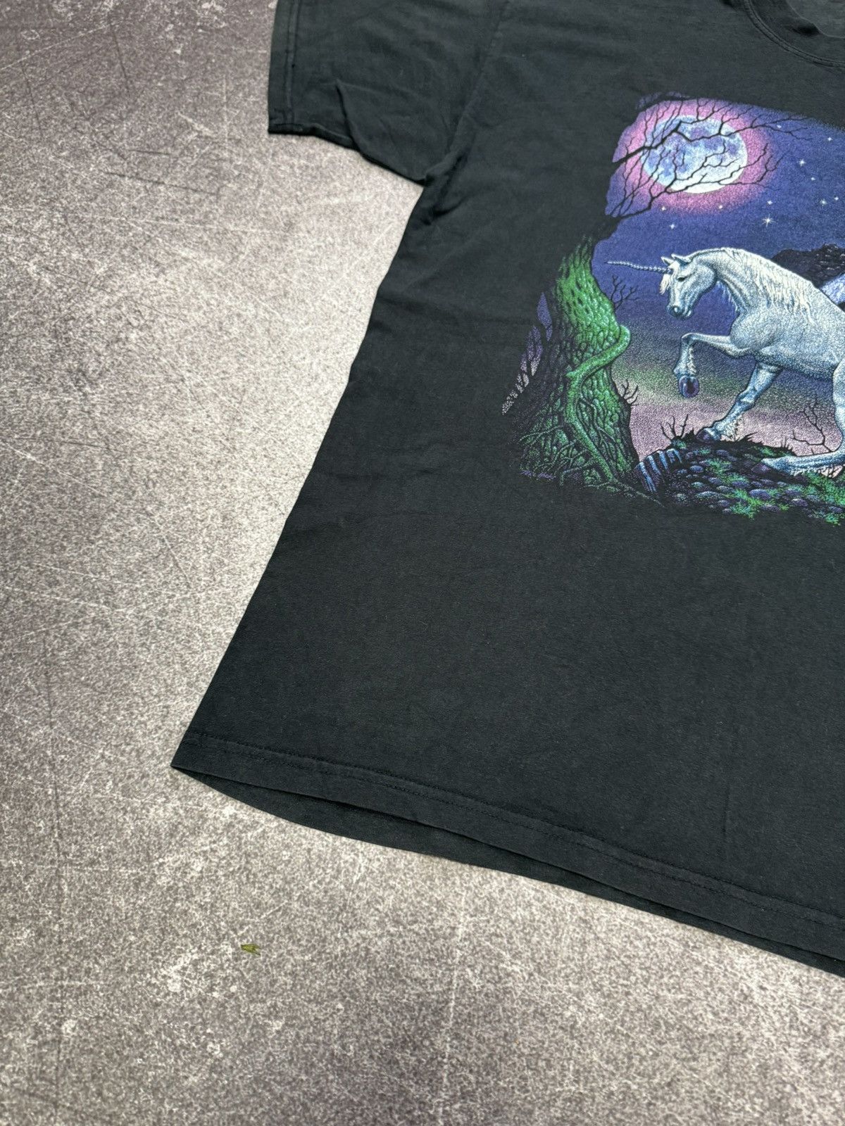 Vintage Unicornis Vintage 90s Hewlin Design T Shirt Size US L / EU 52-54 / 3 - 3 Thumbnail