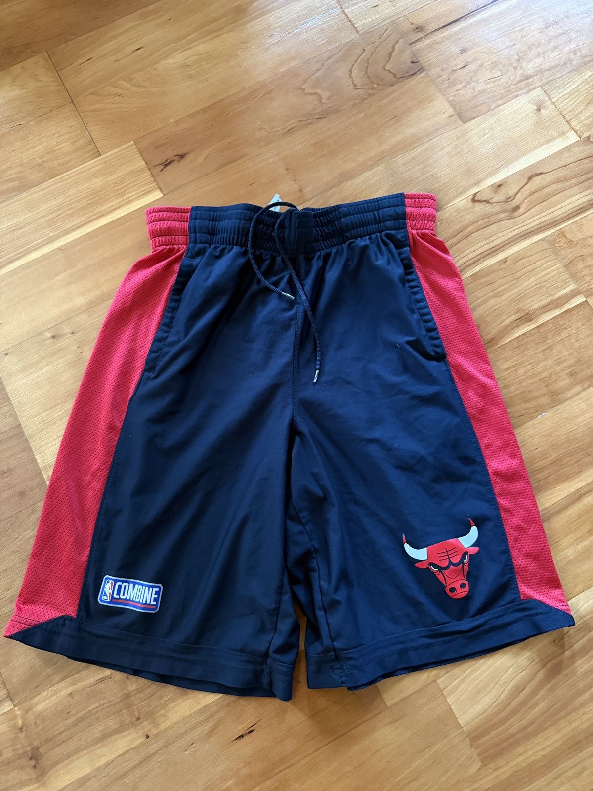 Under Armour Chicago Bulls NBA Combjne Shorts Large Size US 32 / EU 48 - 1 Thumbnail