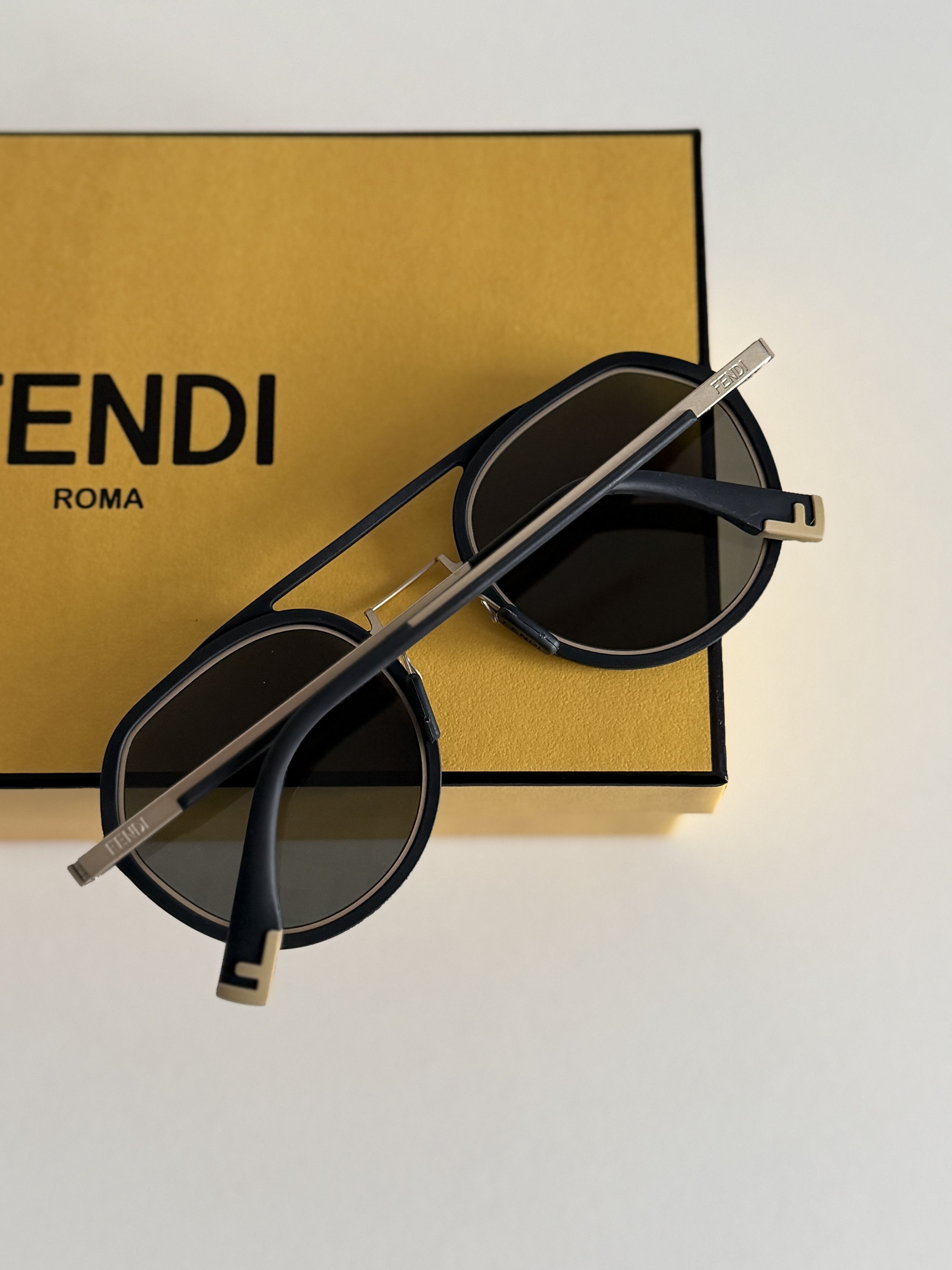 Fendi Fendi Sunglasses Size ONE SIZE - 2 Thumbnail