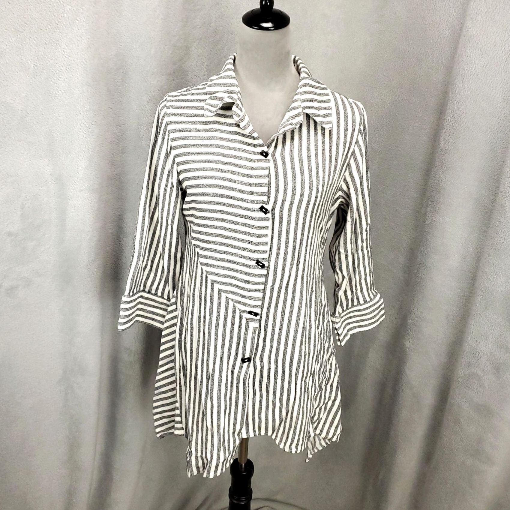 Soft Surroundings Soft Surroundings Tunic Shirt Womens M Black White Striped Button Up Read Size M / US 6-8 / IT 42-44 - 2 Thumbnail