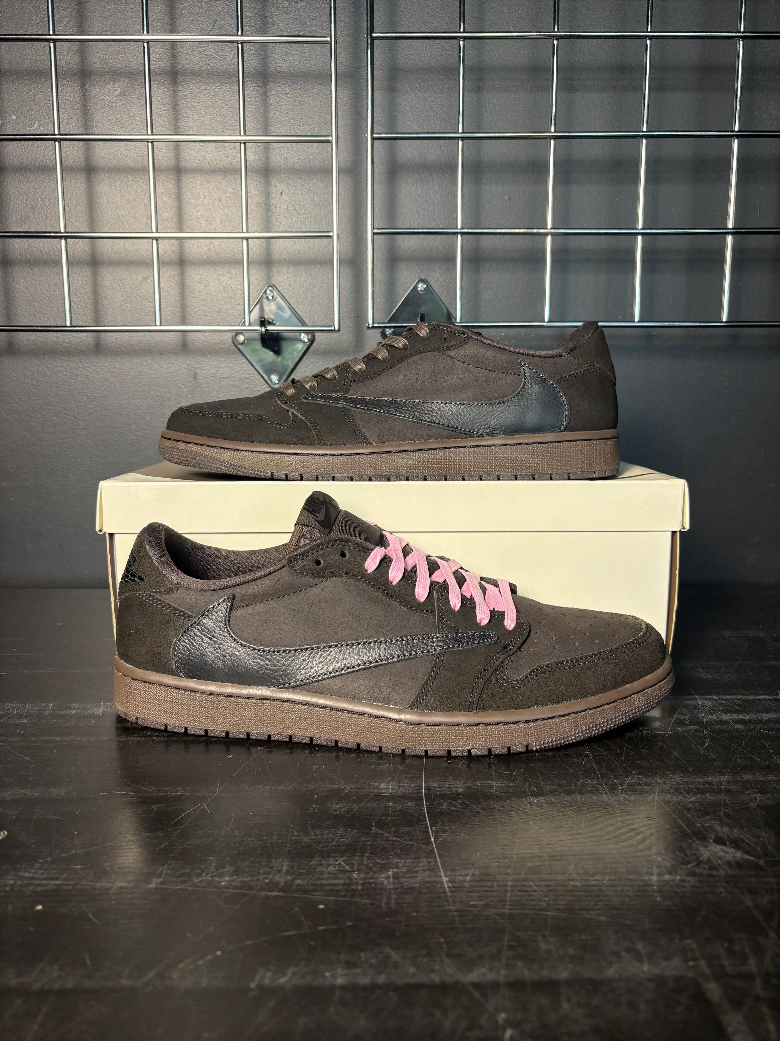 Air Jordan 1 Retro Low OG SP x Travis Scott "Velvet Brown" **PRE-OWNED**