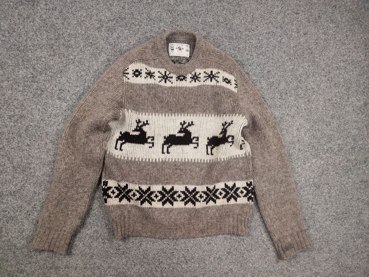 Vintage Vintage 90's Brown Bison Canada Pattern Hand Knit Sweater Size US L / EU 52-54 / 3 - 7 Thumbnail