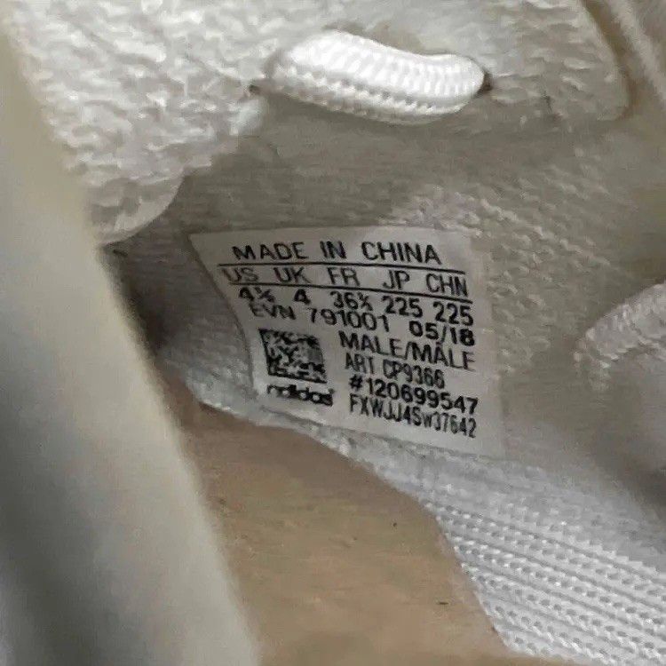 Adidas Adidas Yeezy Boost 350 V2 Cream White Triple CP9366 Size 4.5 Size US 4.5 / IT 34.5 - 6 Thumbnail