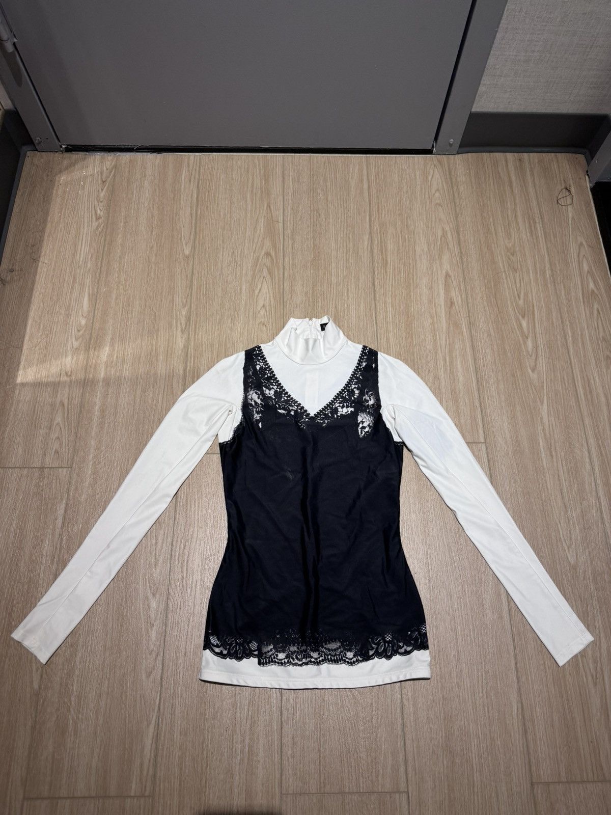 Balenciaga Balenciaga Lace Top Print Long Sleeve T Shirt Size XS / US 0-2 / IT 36-38 - 1 Thumbnail