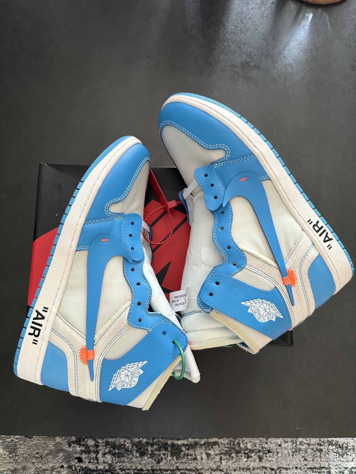 Jordan Brand × Off-White × Virgil Abloh Jordan 1 Retro High Off-White University Blue Size 12 Size US 12 / EU 45 - 2 Thumbnail
