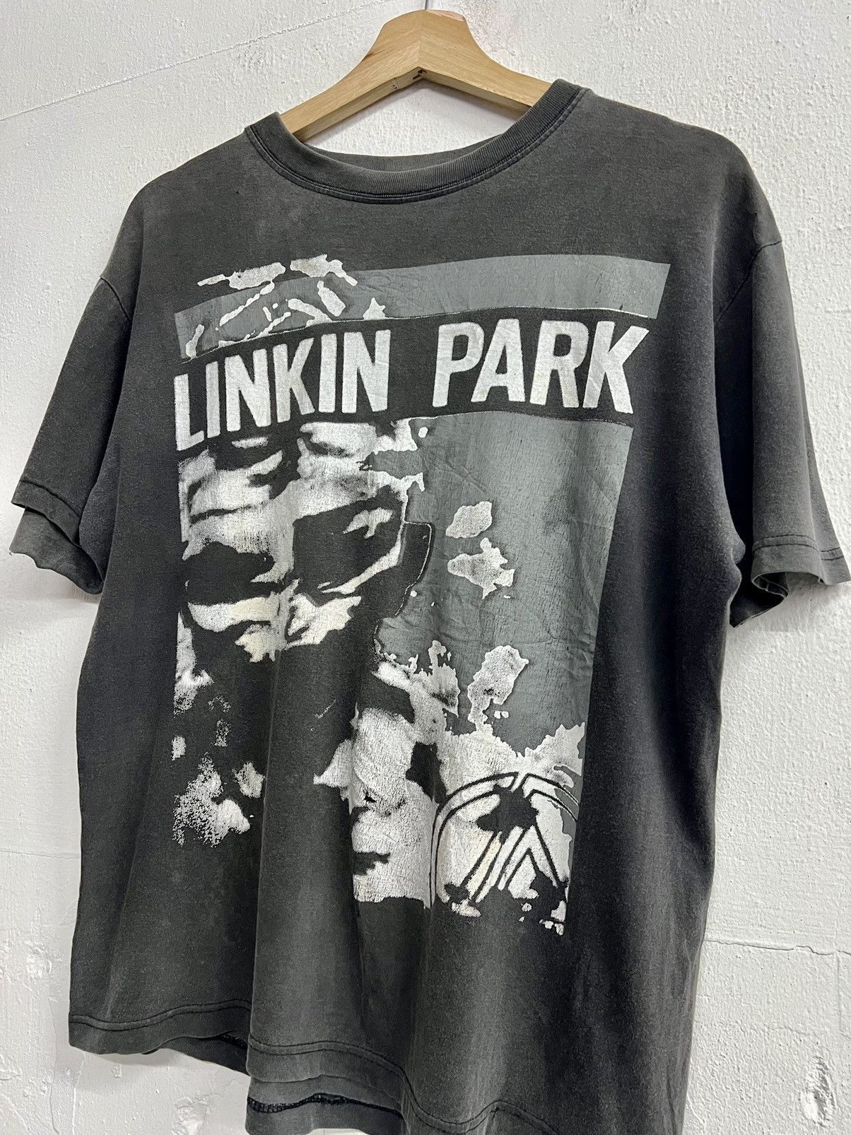 Band Tees × Vintage Rare THRASHED Linkin Park Living Things World Tour Tee Size US M / EU 48-50 / 2 - 5 Thumbnail
