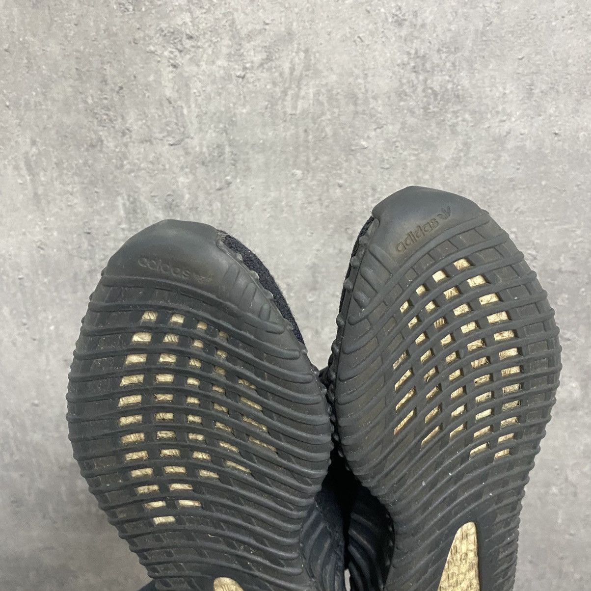 Adidas Adidas Yeezy Boost 350 V2 Onyx Size 7 Size US 7 / EU 40 - 9 Thumbnail