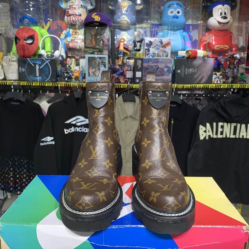 Louis Vuitton Louis Vuitton Beaubourg Chelsea Boots for Women -2508 Size US 6 / IT 36 - 2 Thumbnail