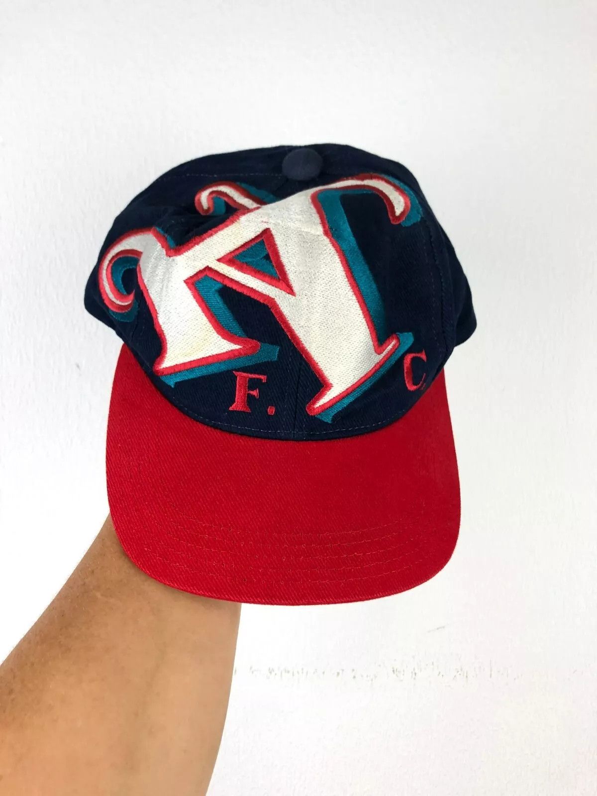 Nike Vintage Nike Arsenal Snapback Hat Football Soccer Cap Size ONE SIZE - 1 Thumbnail