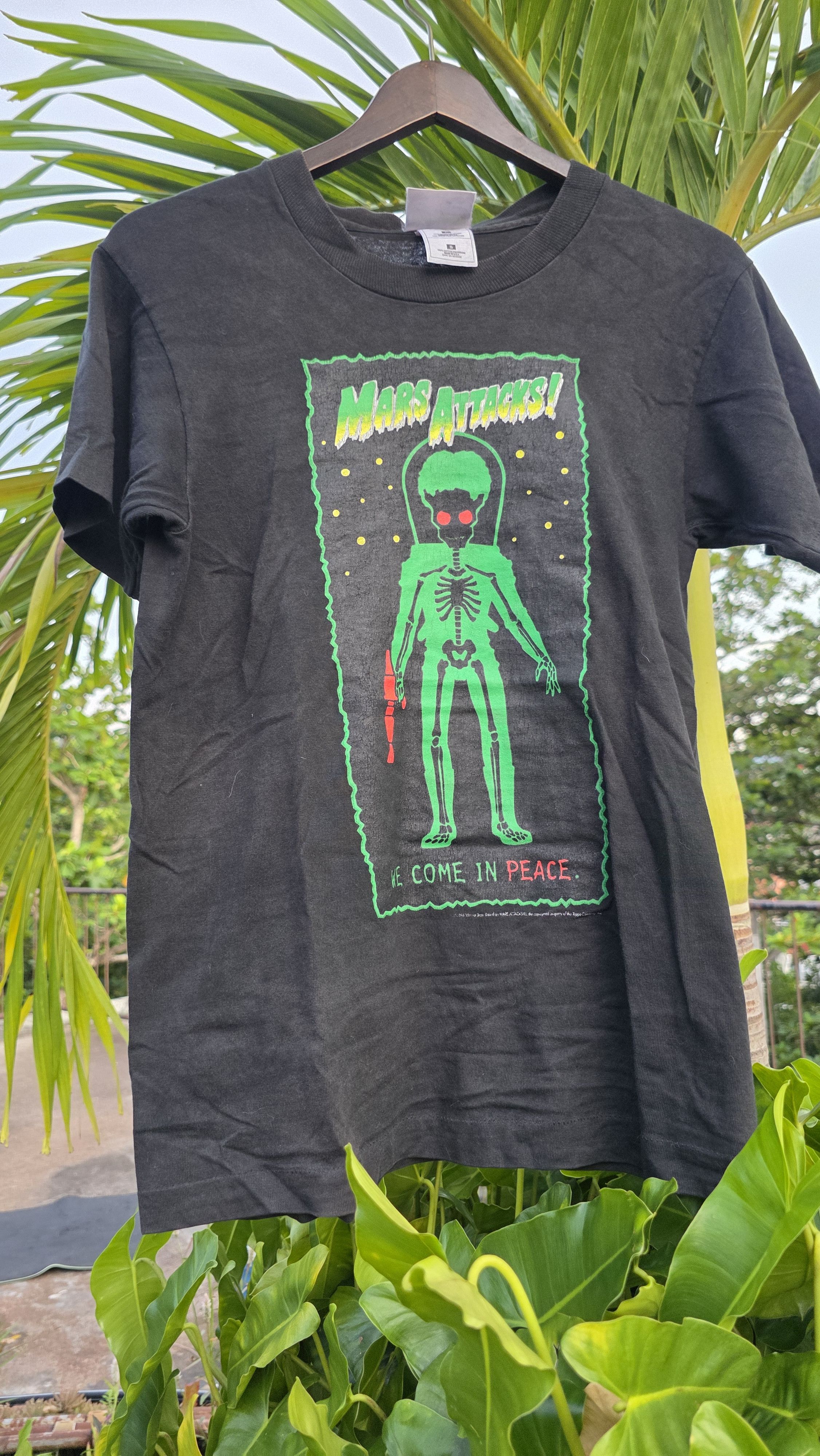 Warner Bros VINTAGE 90s MARS ATTACK WE COME IN PEACE STANLEY DESANTIS Size US S / EU 44-46 / 1 - 2 Thumbnail