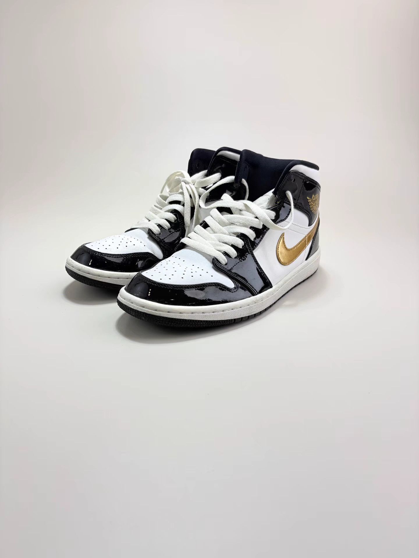 Nike NIKE JORDAN1 Black Gold Patent Leather Sneakers K1 Size US 8 / EU 41 - 1 Thumbnail