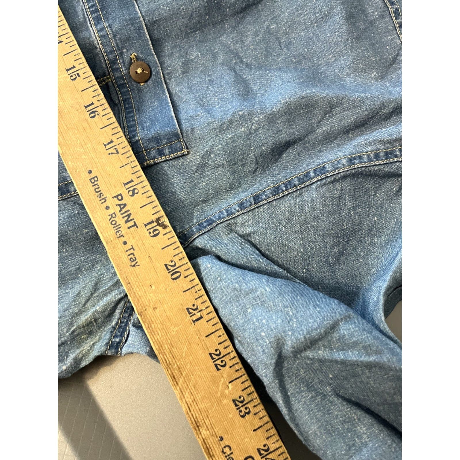 Liz Claiborne VINTAGE Liz Claiborne Shirt Women's Blue Chambray Linen Button-up Size S Solid Beach Long Sleeve Collared Womens Size S / US 4 / IT 40 - 5 Thumbnail