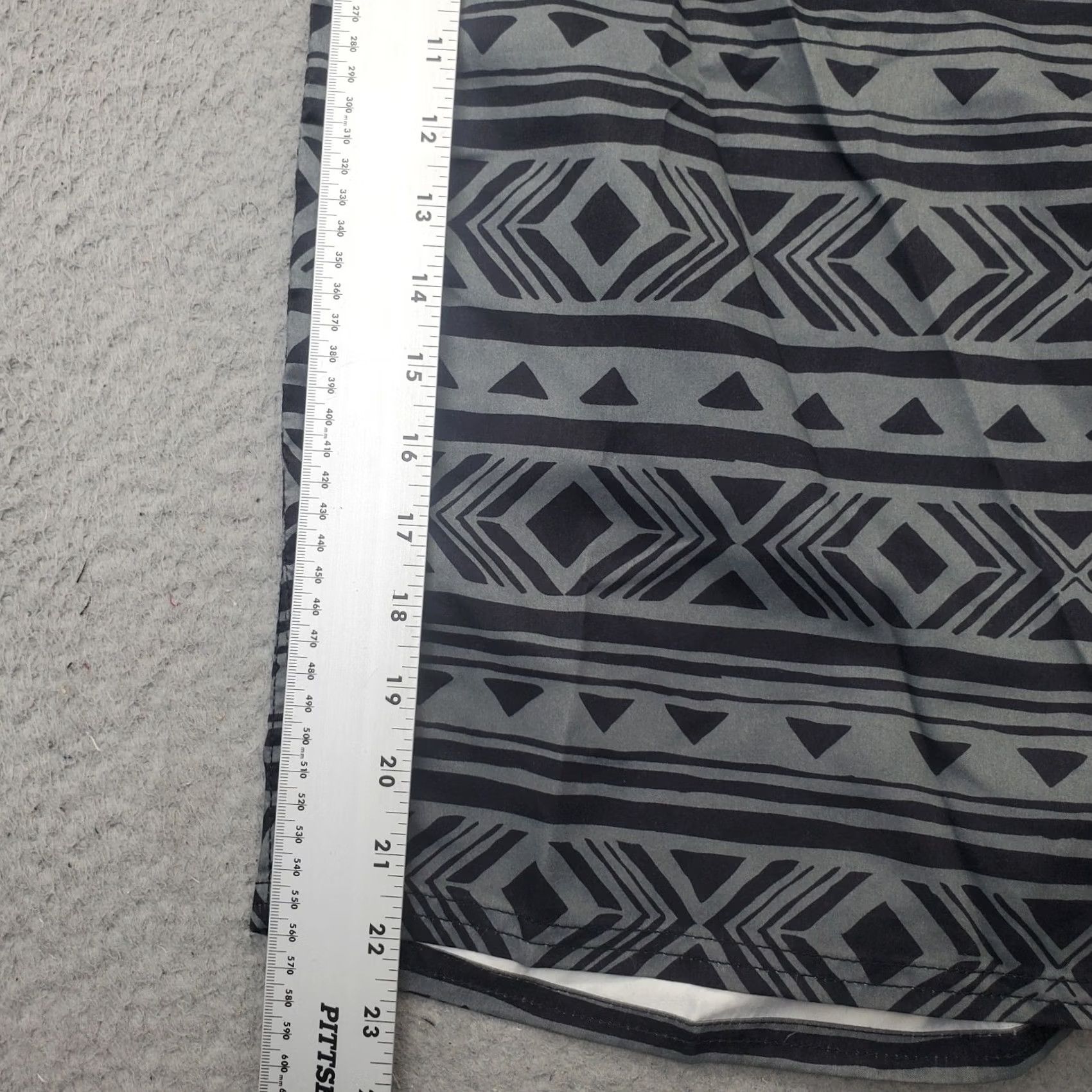 Life is Good Life is Good Mens Board Shorts 40 Multicolor Pattern High Rise Drawstring Waist Mens Size 40 Multicolor Pattern Geometry Outdoor Men Size US 40 / EU 56 - 3 Thumbnail