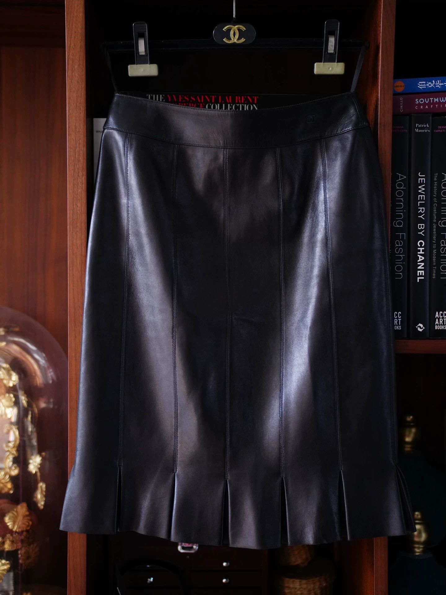 Chanel Chanel 2004 Runway Lambskin Bodycon Pleated Skirt Fr36 Size 26" / US 2 / IT 38 - 4 Thumbnail