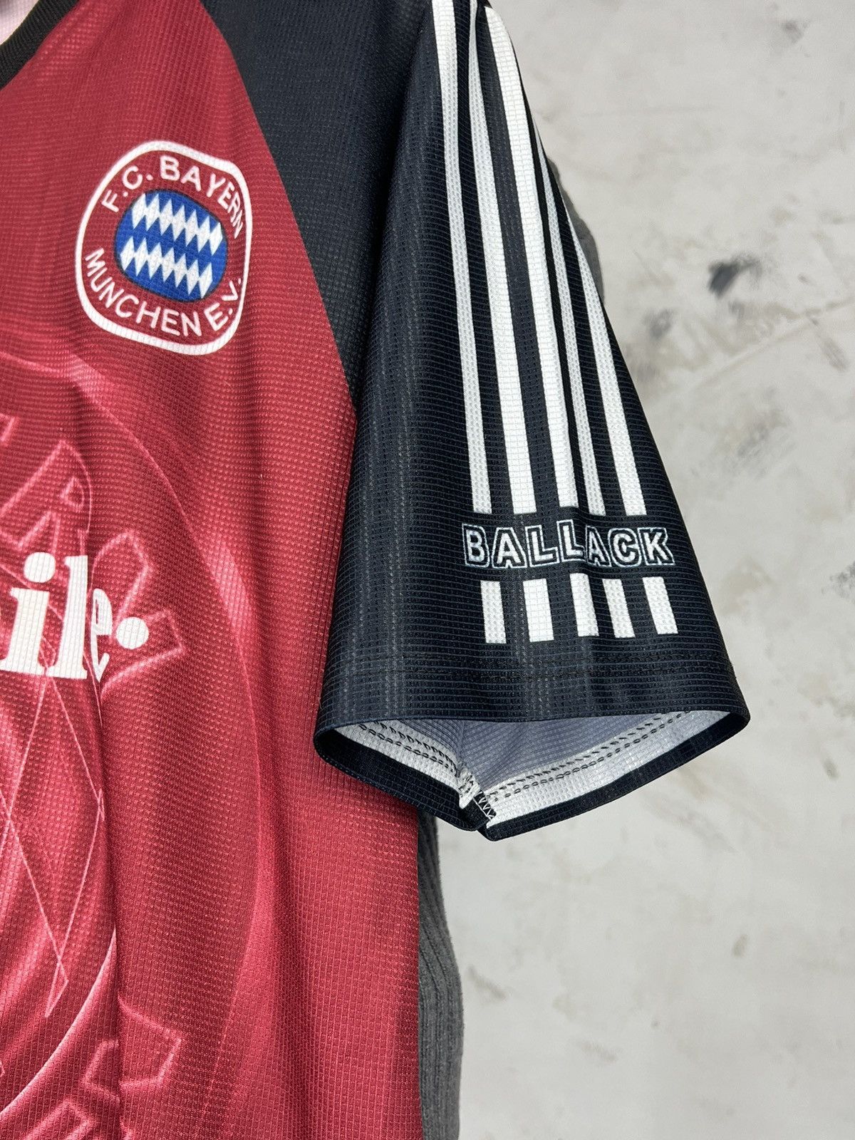 Vintage Vintage FC Bayern Munchen Ballack Fan Jersey Size L Size US L / EU 52-54 / 3 - 3 Thumbnail