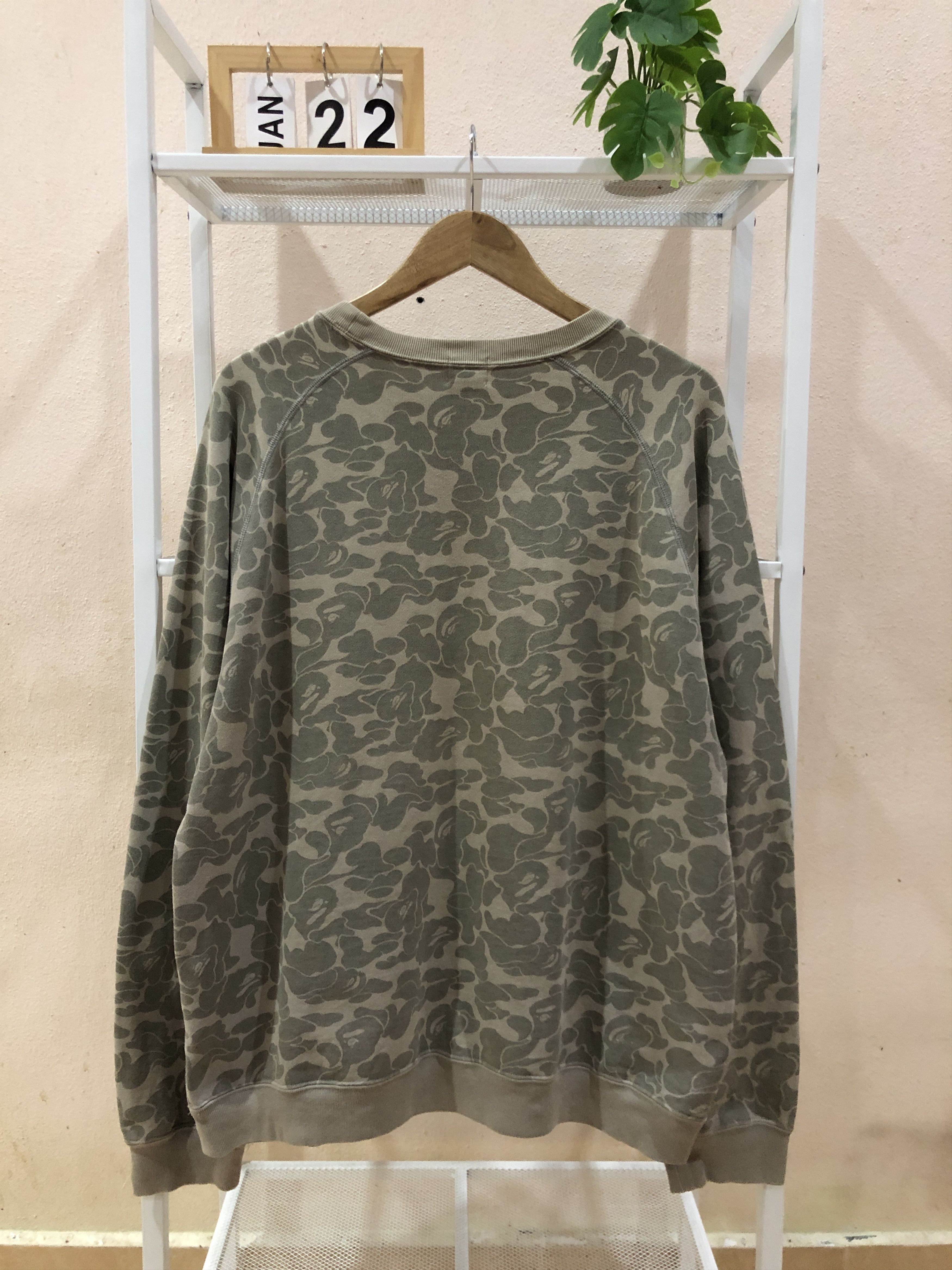 Bape RARE OG 2004 A Bathing Ape Harajuku Store Camo Crewneck Size US L / EU 52-54 / 3 - 2 Thumbnail