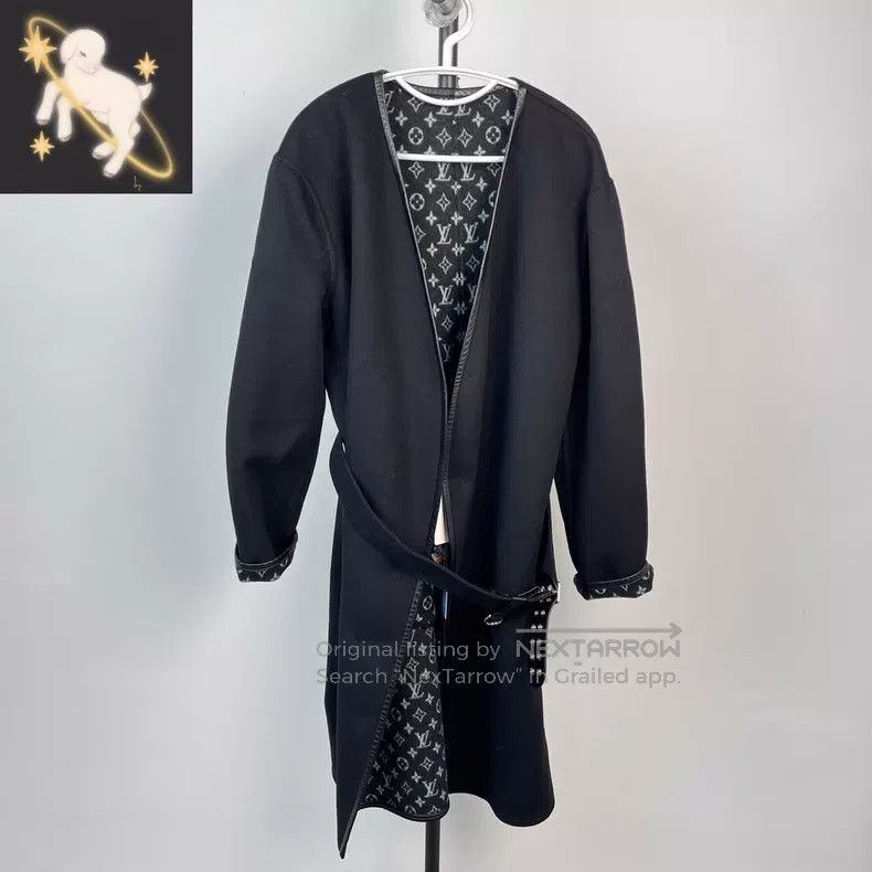 Louis Vuitton Louis Vuitton Black long coat with full print of presbyopi Size US S / EU 44-46 / 1 - 1 Thumbnail