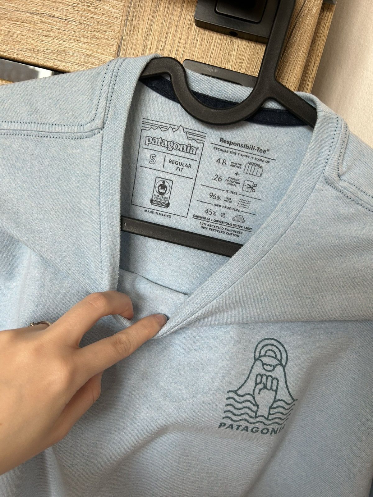 Patagonia PATAGONIA PEAK PROTECTOR BADGE RESPONSIBILI-TEE FIN BLUE Size US S / EU 44-46 / 1 - 2 Thumbnail
