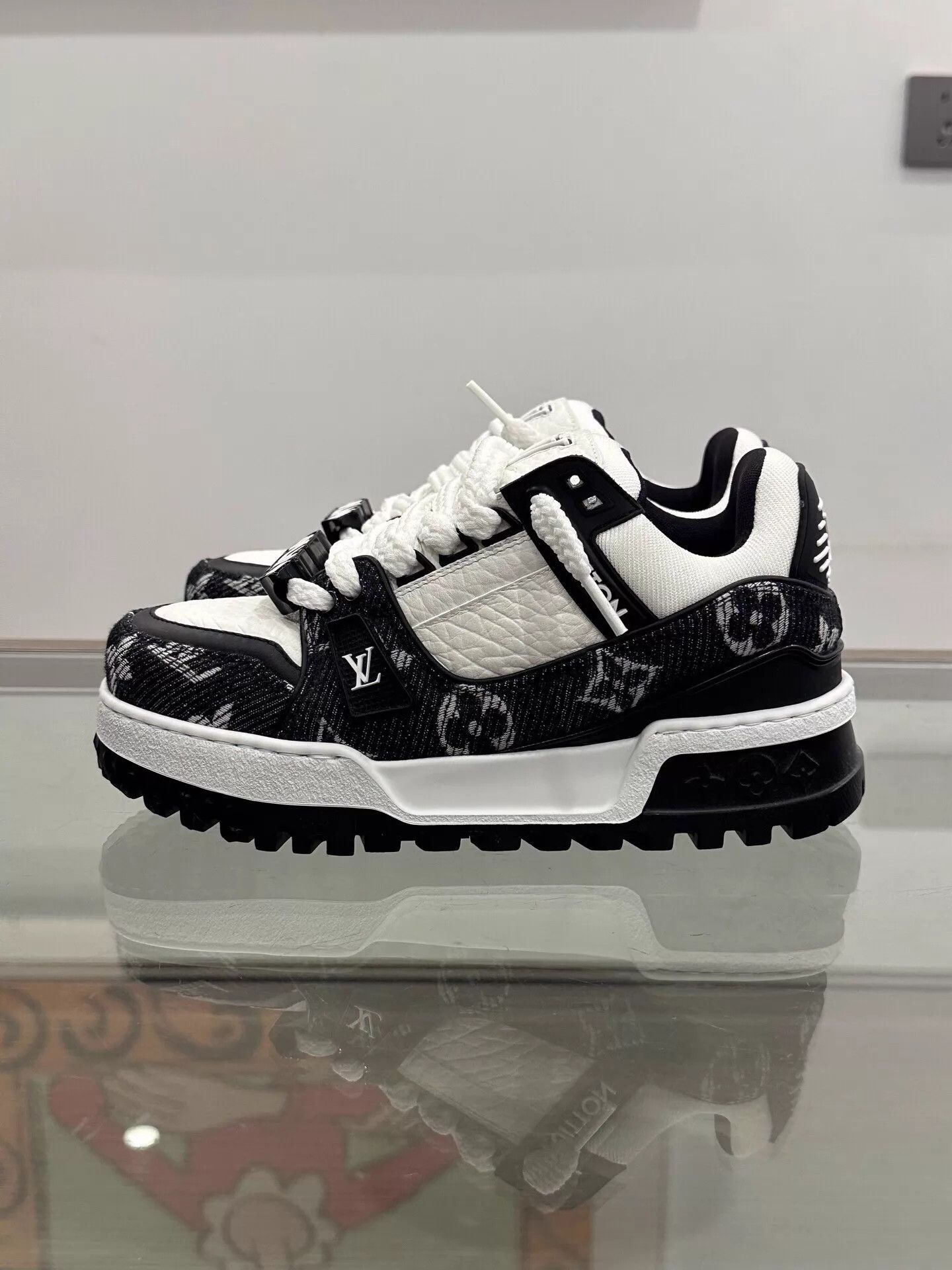 Louis Vuitton Louis Vuitton Women's Maxi Monogram Panda Trainer 36 Size US 5.5 / IT 35.5 - 4 Thumbnail