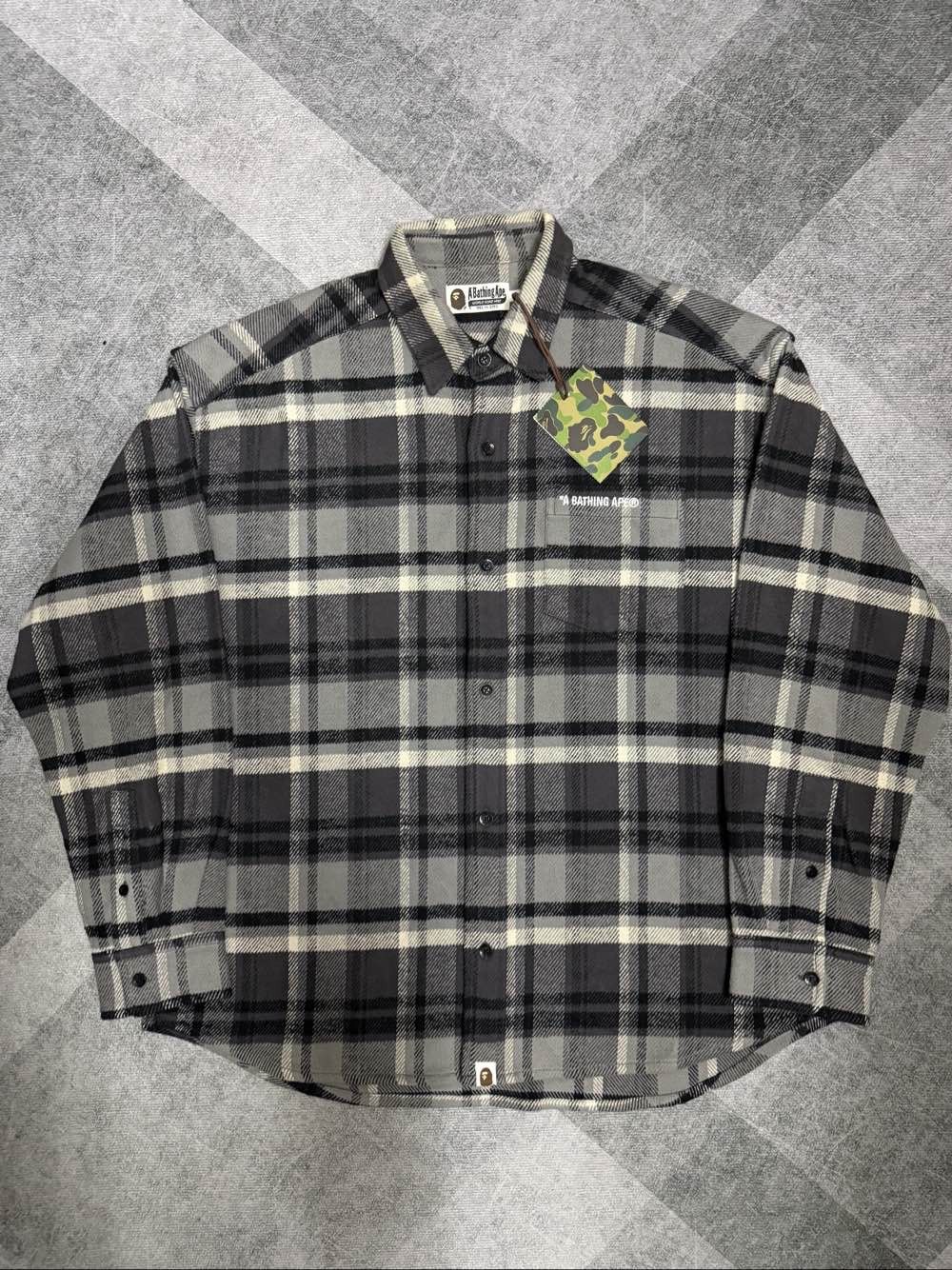 Bape A Bathing Ape Plaid Button Up Shirt Size L Size US L / EU 52-54 / 3 - 1 Thumbnail