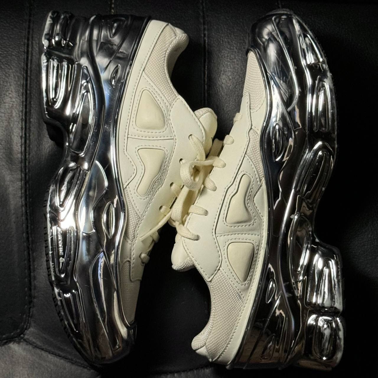 Adidas × Raf Simons 6us Adidas Raf Simons Ozweego Metalloc Cream White Size US 6 / IT 36 - 5 Thumbnail