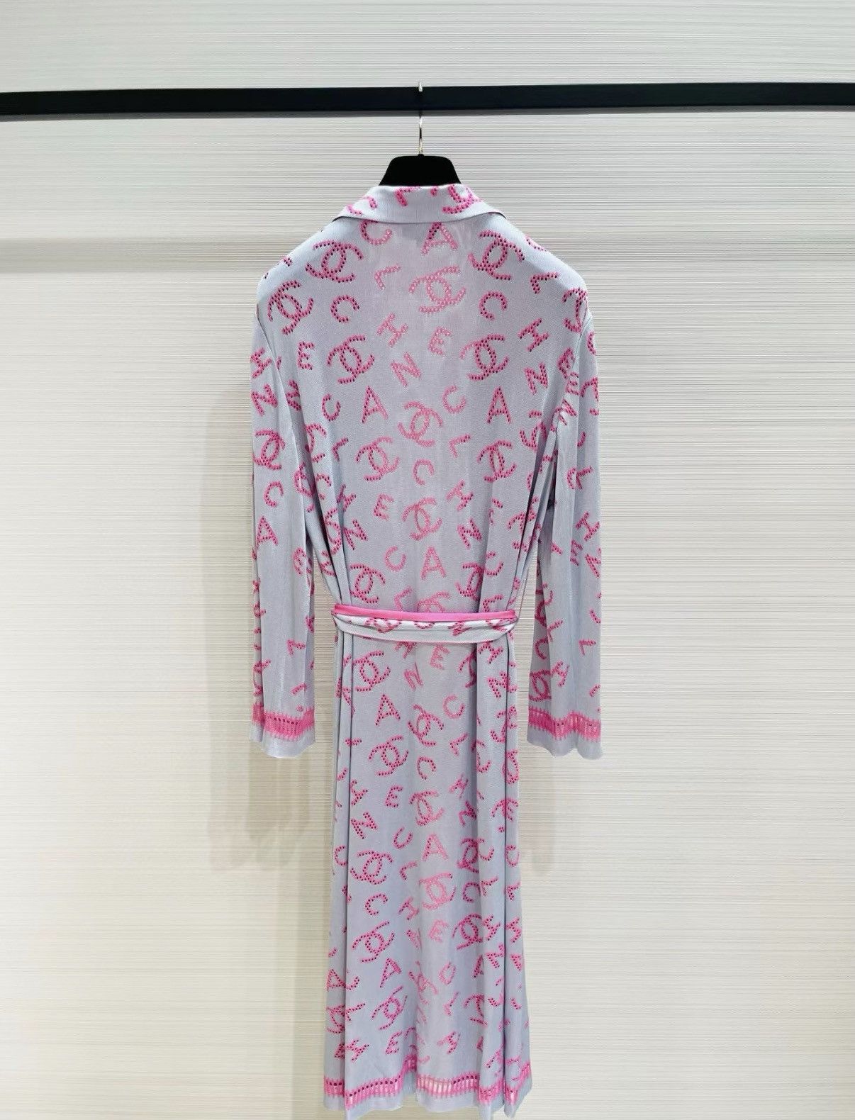 Chanel Chanel Classic Grey-Pink Embroidered Logo Long Cardigan J33 Size XS / US 0-2 / IT 36-38 - 2 Thumbnail