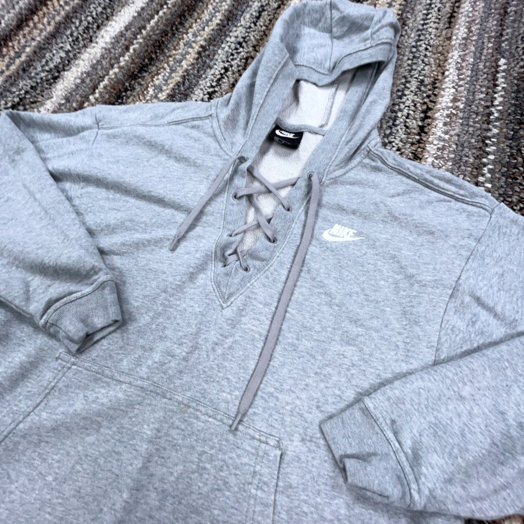 Nike Nike Hoodie Women's Medium Gray Sweatshirt Swoosh V-Neck Fleece Pockets Logo Embroidered Pullover All Seasons Casual Activewear Size M / US 6-8 / IT 42-44 - 2 Thumbnail