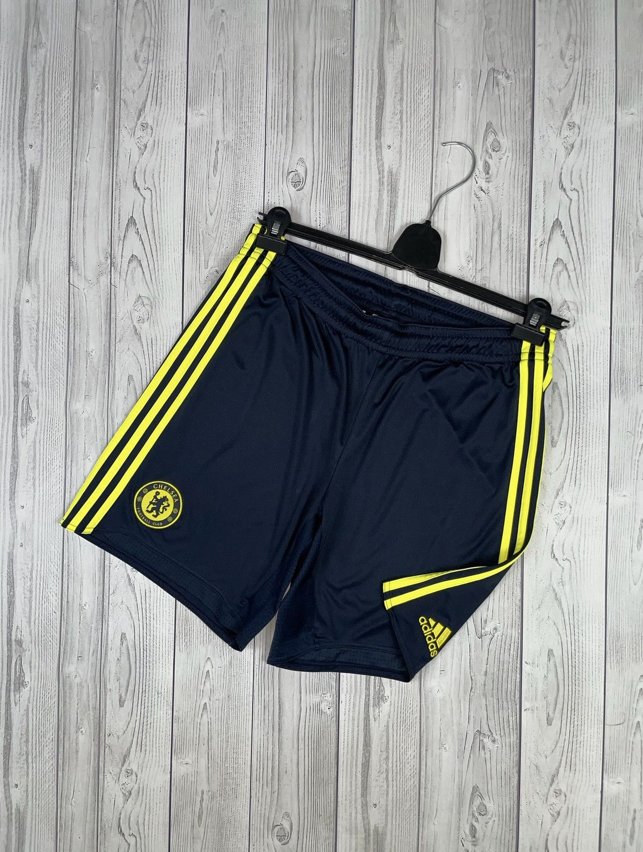 Adidas Vintage adidas Chelsea soccer shorts size M navy Size US 32 / EU 48 - 1 Thumbnail