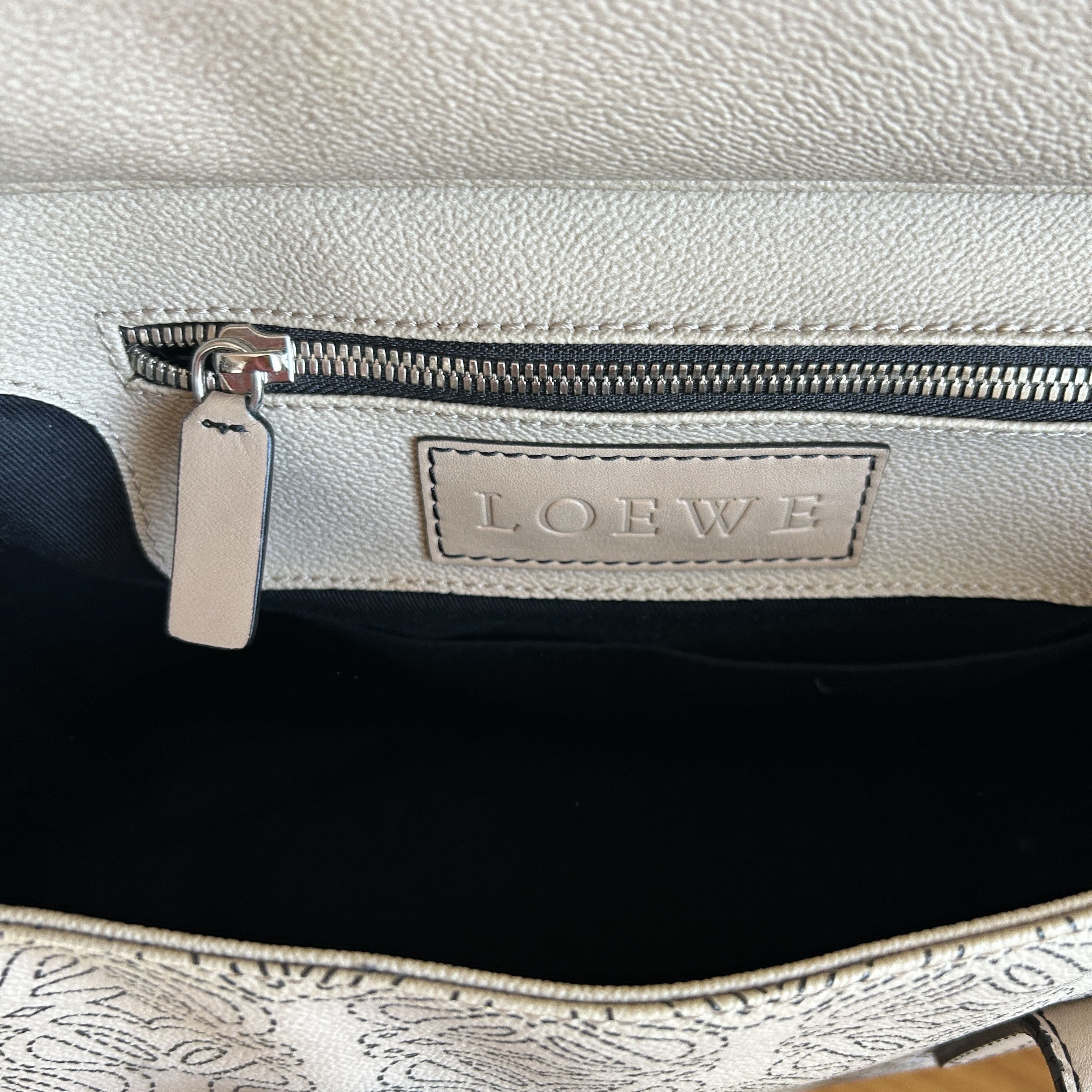 Loewe Loewe Limited Edition Anagram Shoulder Bag Size ONE SIZE - 10 Thumbnail