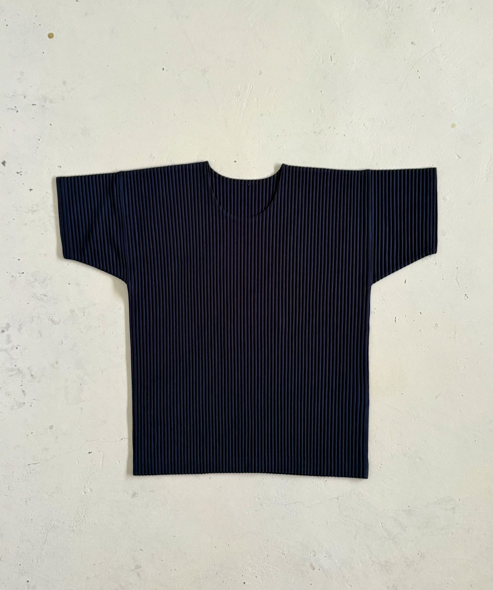 Homme Plisse Issey Miyake Classic Short-sleeved Navy Shirt Size US S / EU 44-46 / 1 - 1 Thumbnail