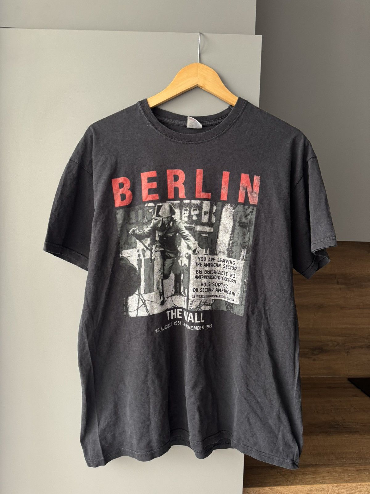 Fruit Of The Loom Vintage Fruit Of The Loom Berlin The Wall T-Shirt Size US L / EU 52-54 / 3 - 1 Thumbnail
