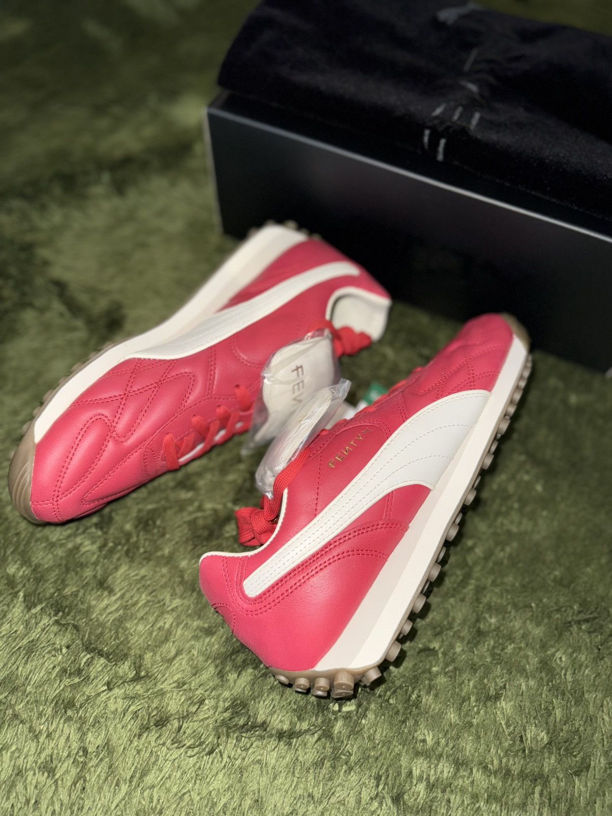 Fenty × Puma [US 9.5] Puma x FENTY Rihanna Avanti Club Red Gum Size US 9.5 / EU 42-43 - 5 Thumbnail