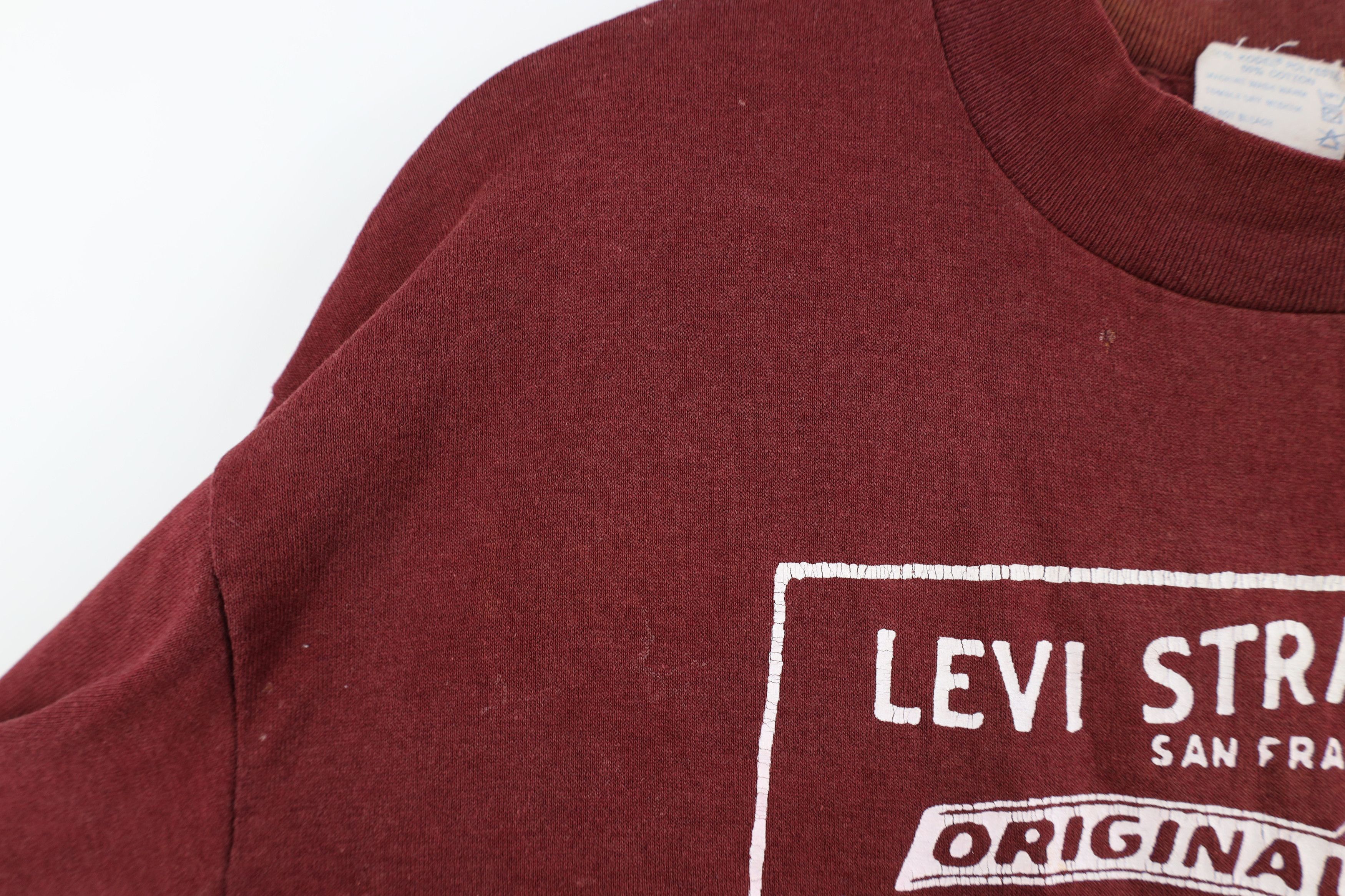 Vintage Vintage 70s 80s Levis Spell Out Patch Rivet T-Shirt Red USA Size US L / EU 52-54 / 3 - 6 Thumbnail